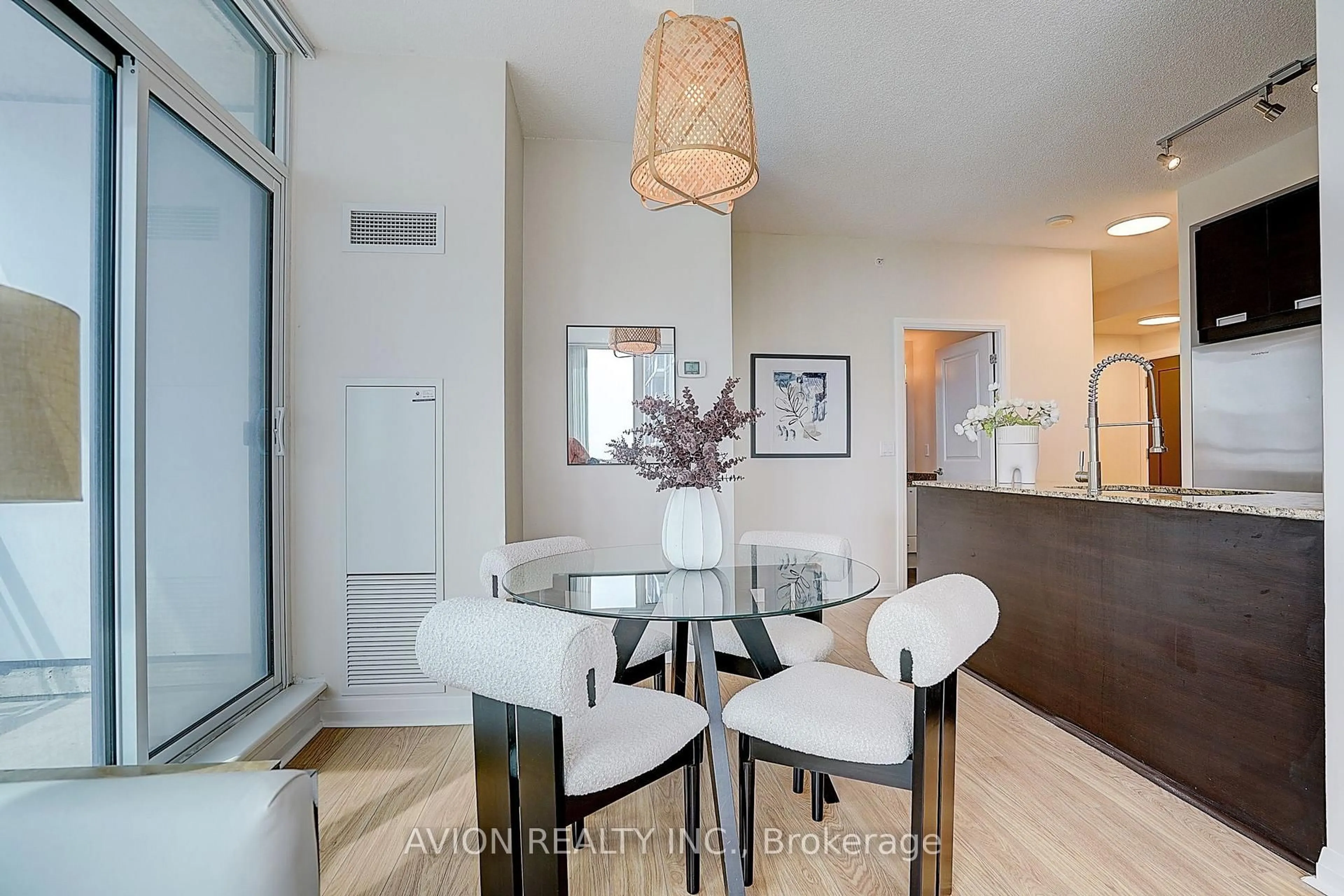Dining room, unknown for 55 Eglinton Ave #1202, Mississauga Ontario L5R 0E5