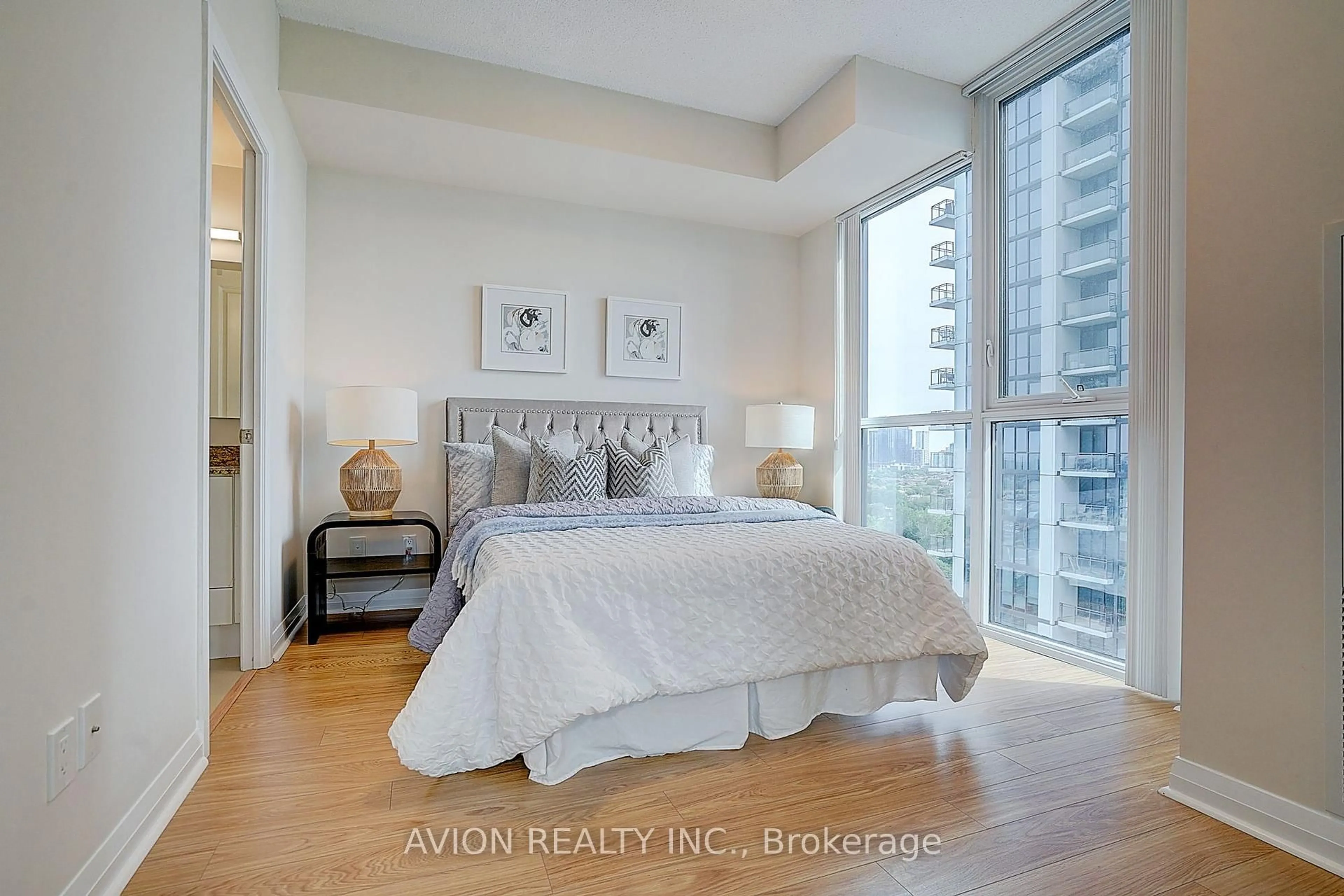 Bedroom with bed, unknown for 55 Eglinton Ave #1202, Mississauga Ontario L5R 0E5
