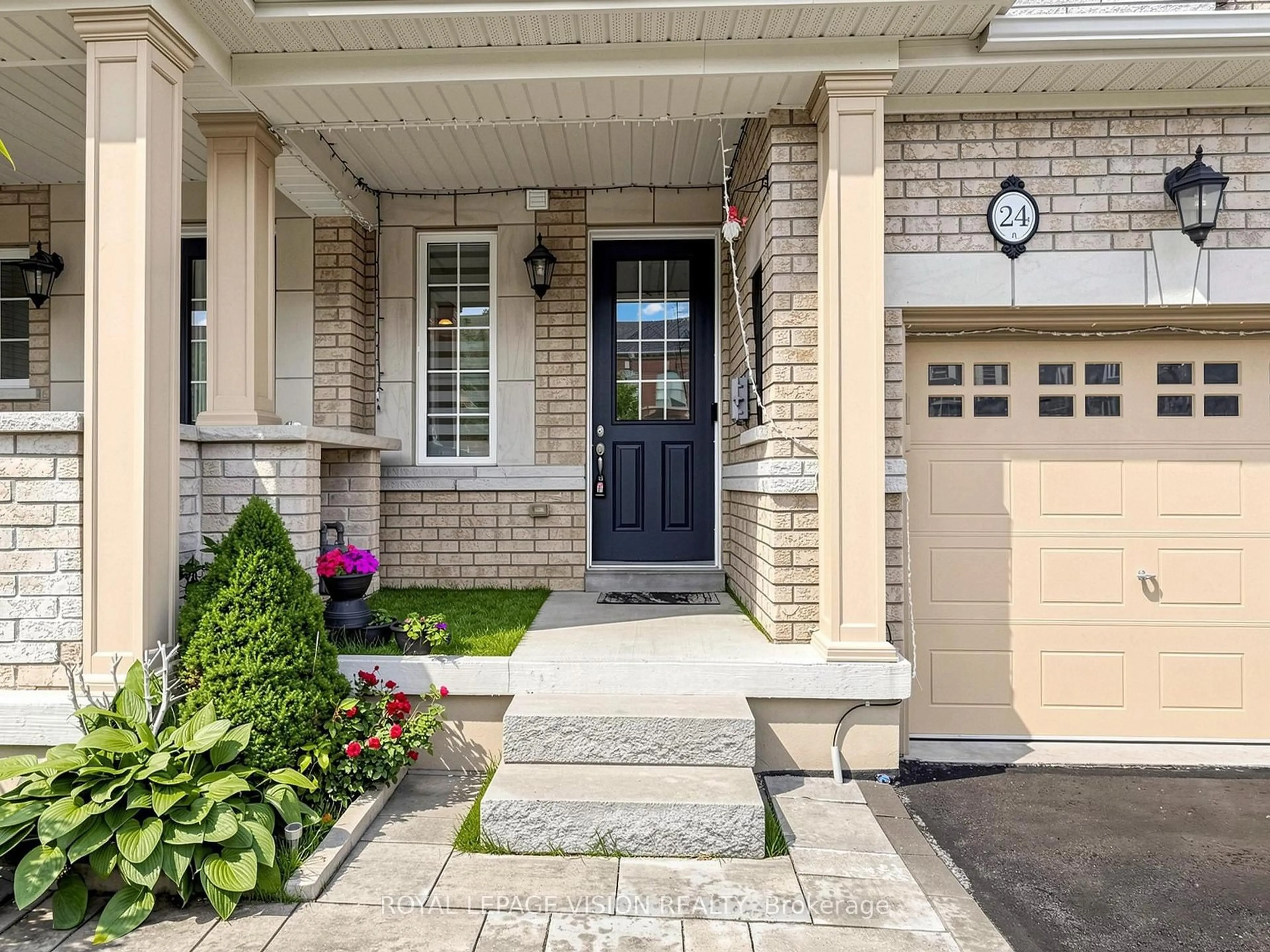 Indoor entryway for 24 Pennycross Cres, Brampton Ontario L7A 4M1