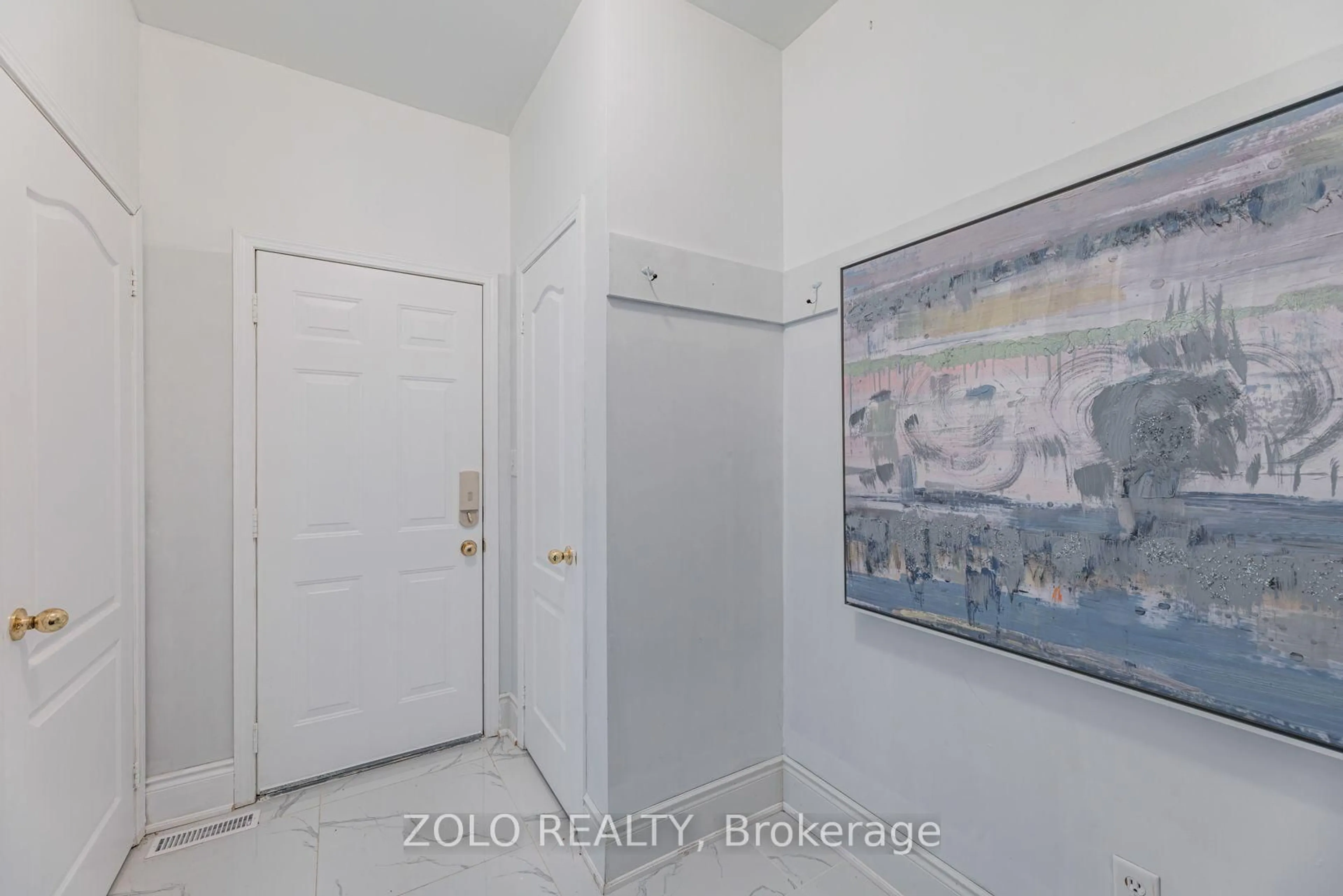Indoor entryway for 1580 Earl Cres, Milton Ontario L9T 5Z2