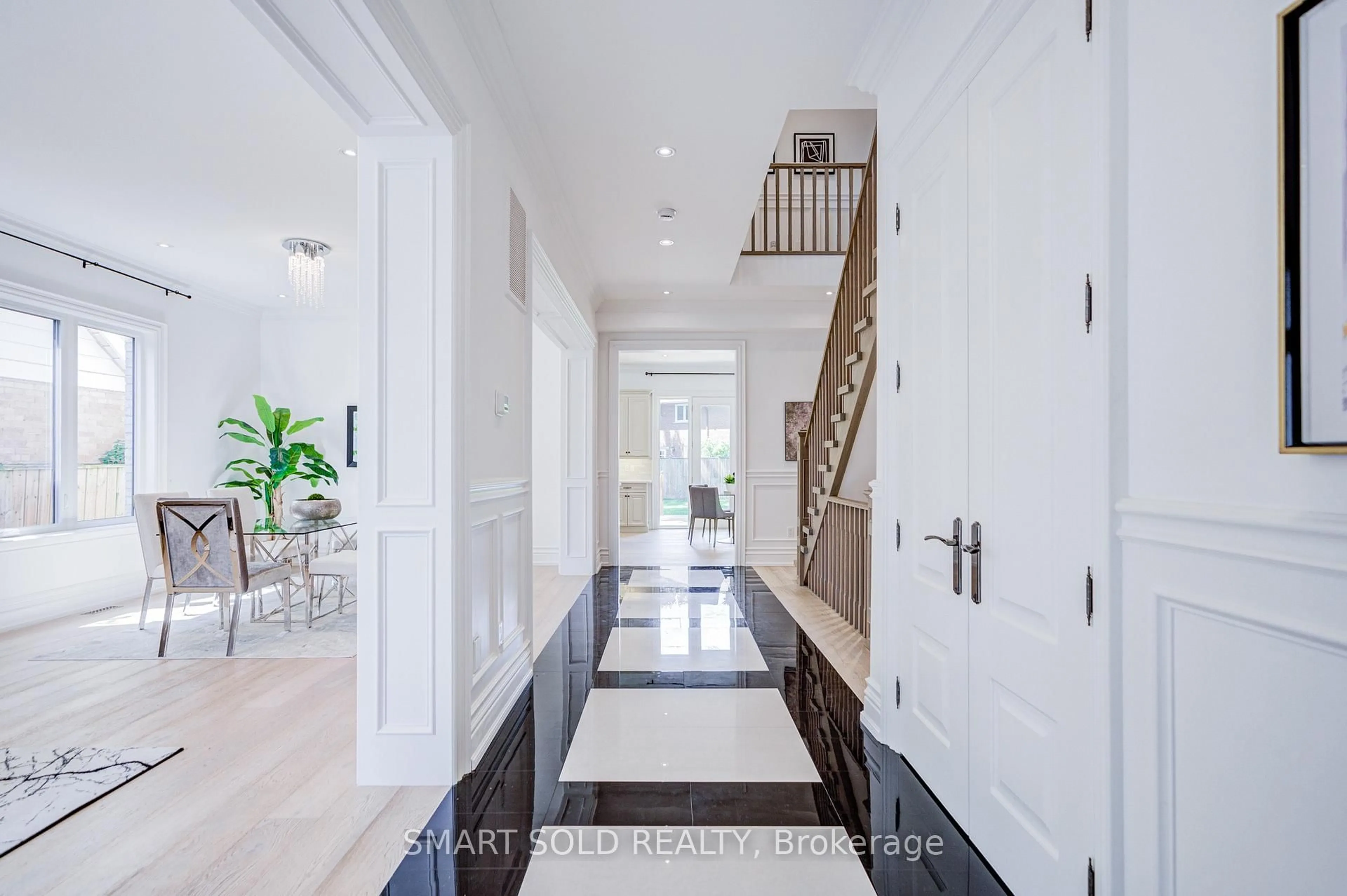 Indoor entryway for 201 Burnhamthorpe Rd, Toronto Ontario M9B 1Z2