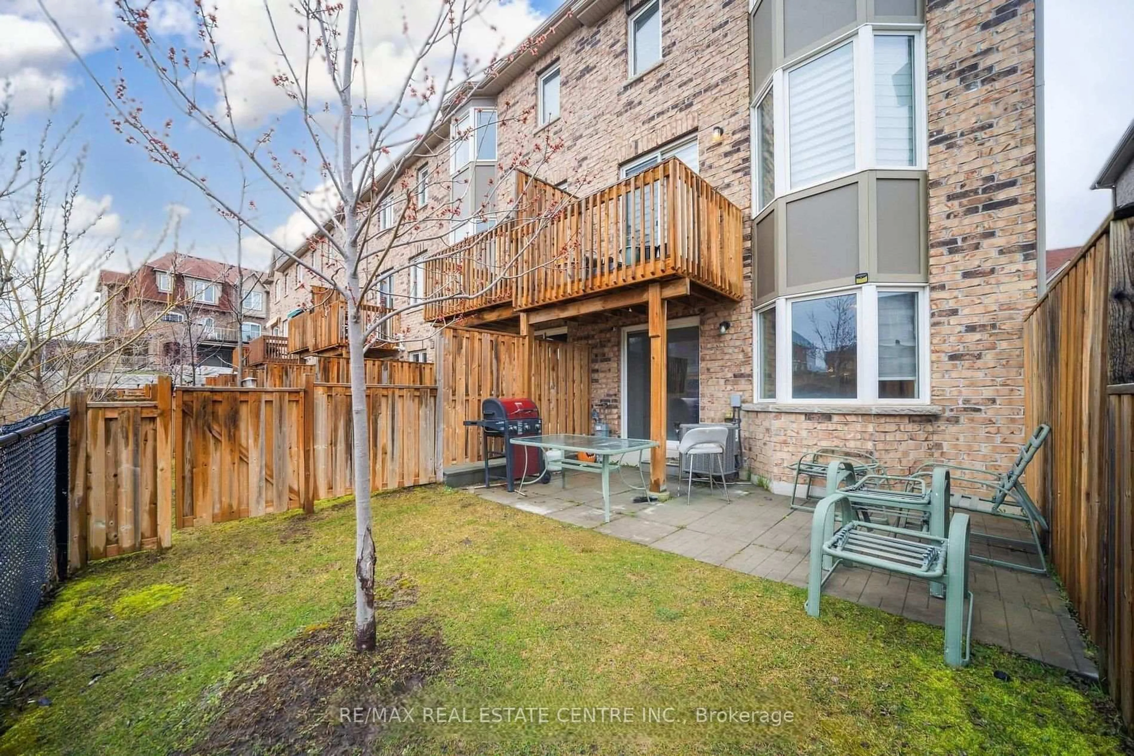 Patio, street for 50 Edinburgh Dr #72, Brampton Ontario L6Y 1N9