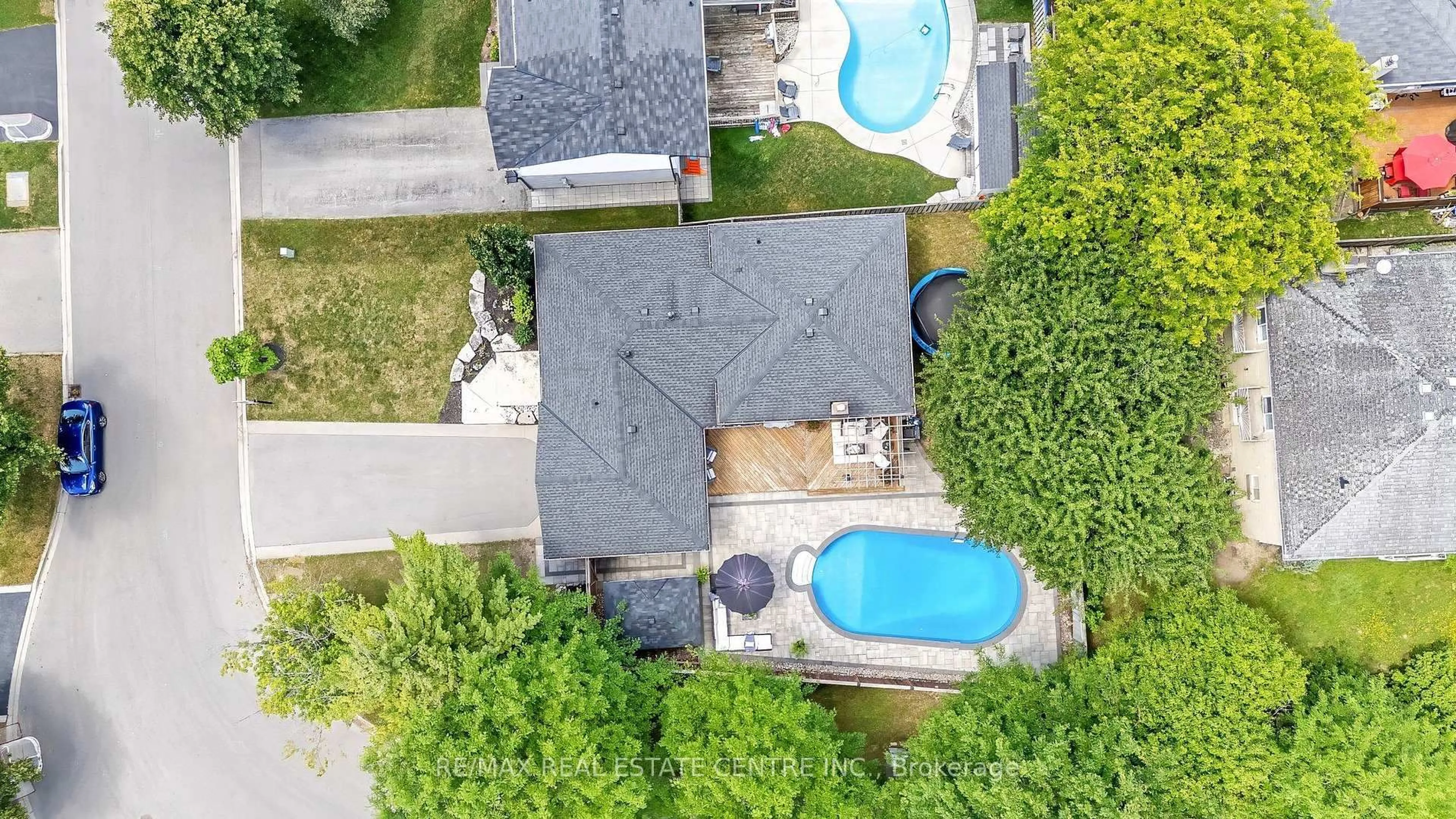 A pic from outside/outdoor area/front of a property/back of a property/a pic from drone, street for 889 Anderson Ave, Milton Ontario L9T 4Y5
