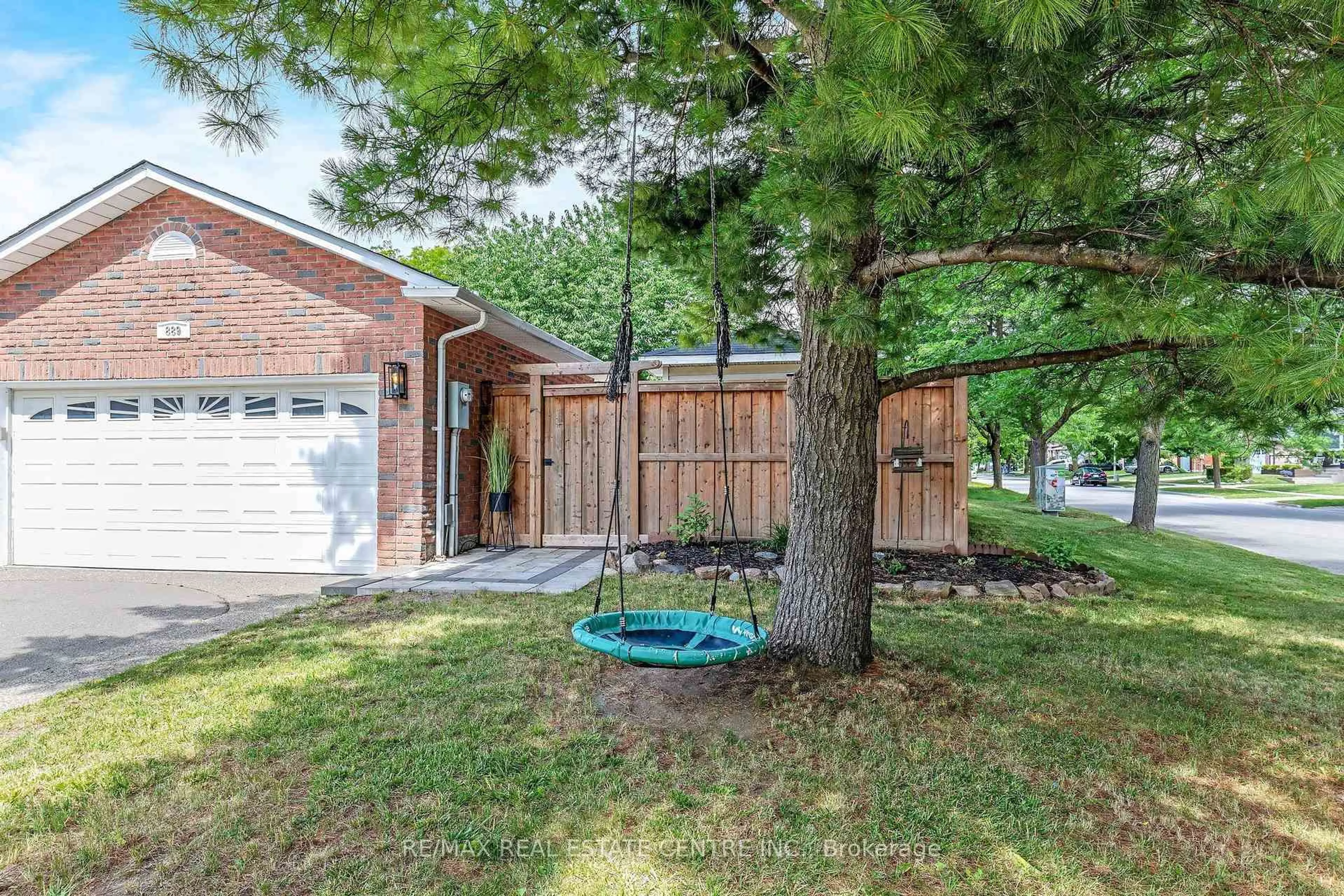 Home with brick exterior material, street for 889 Anderson Ave, Milton Ontario L9T 4Y5