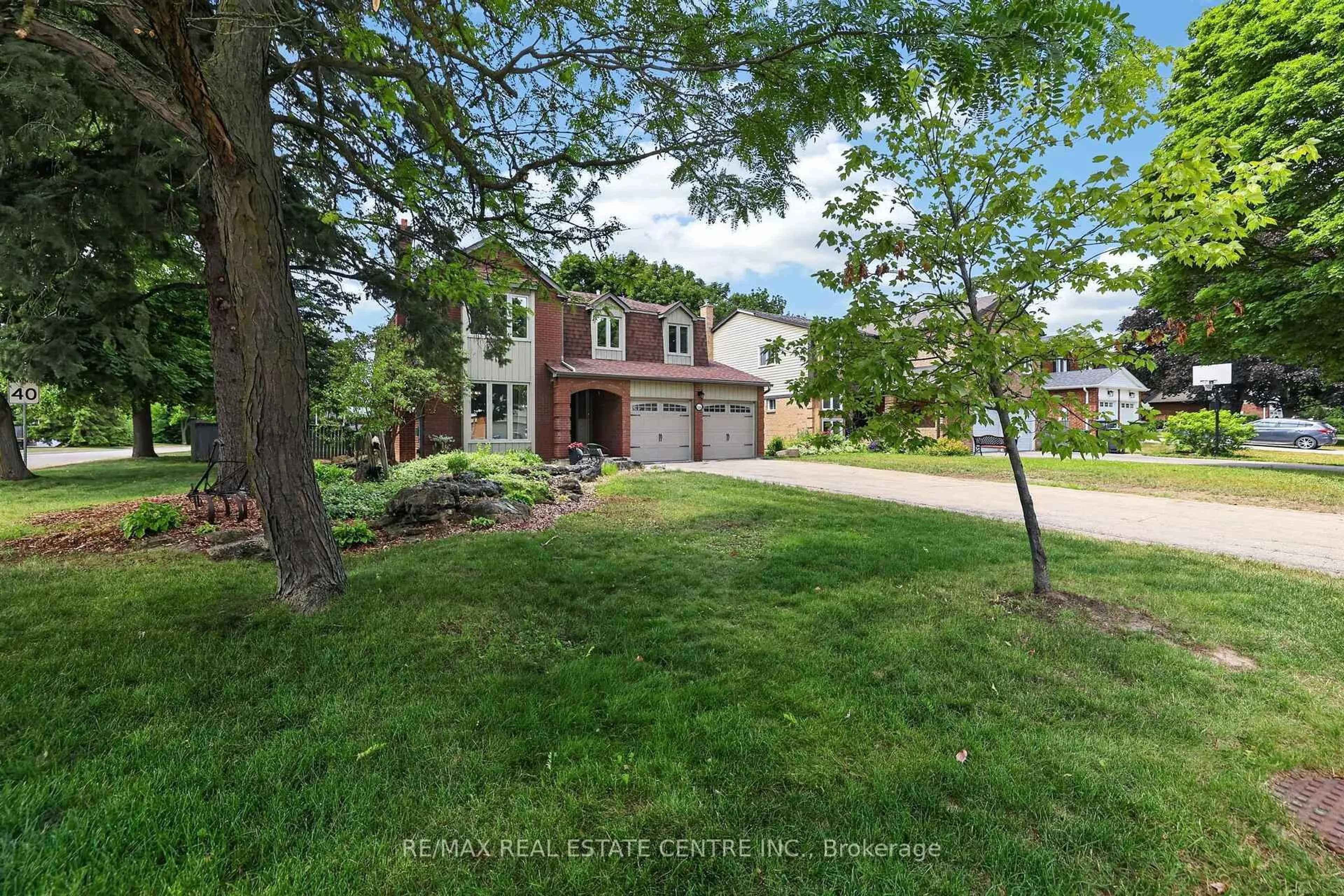 A pic from outside/outdoor area/front of a property/back of a property/a pic from drone, street for 324 Hersey Cres, Caledon Ontario L7E 3Z5