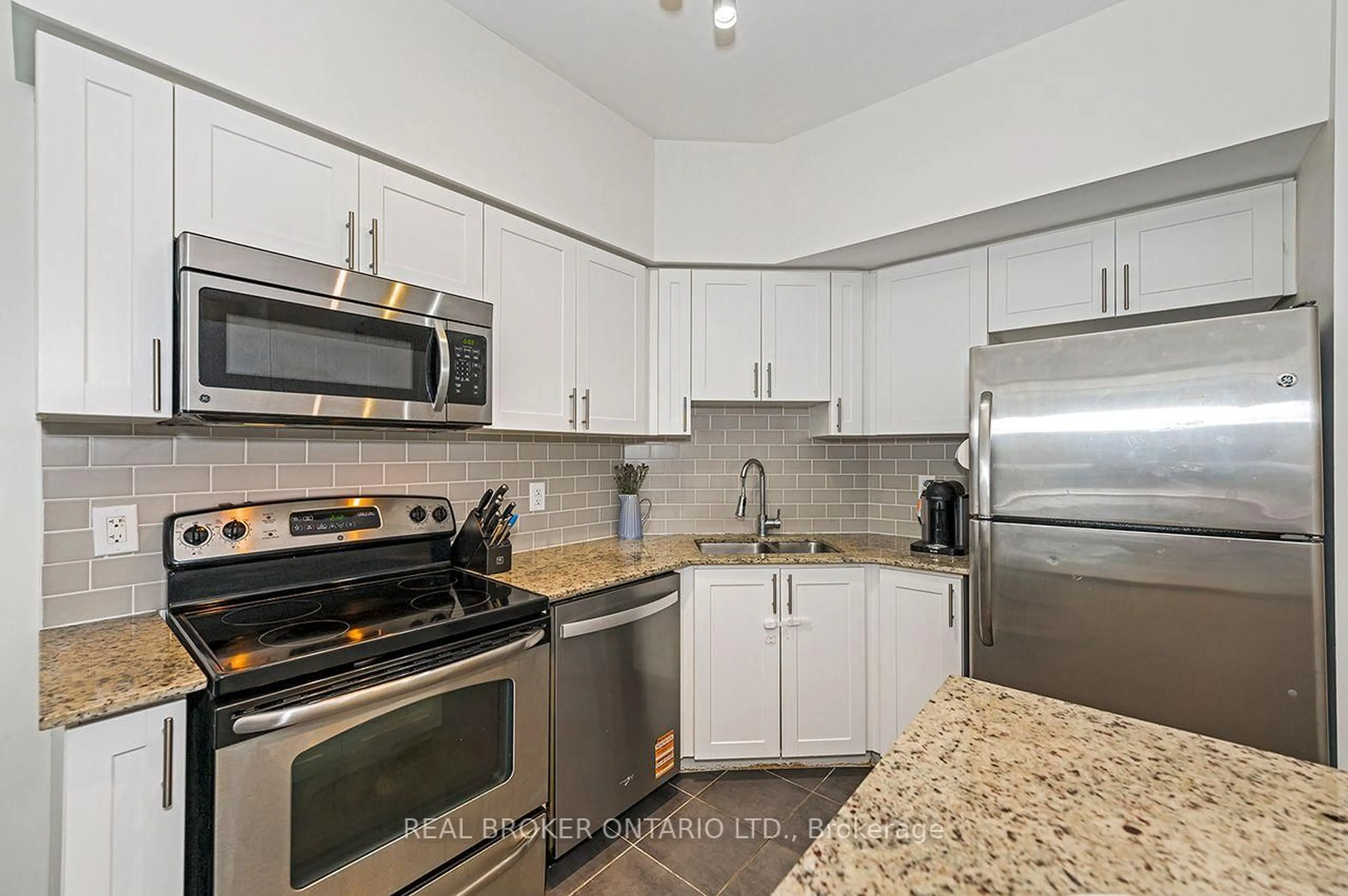 Standard kitchen, unknown for 1940 Ironstone Dr #403, Burlington Ontario L7L 0E4