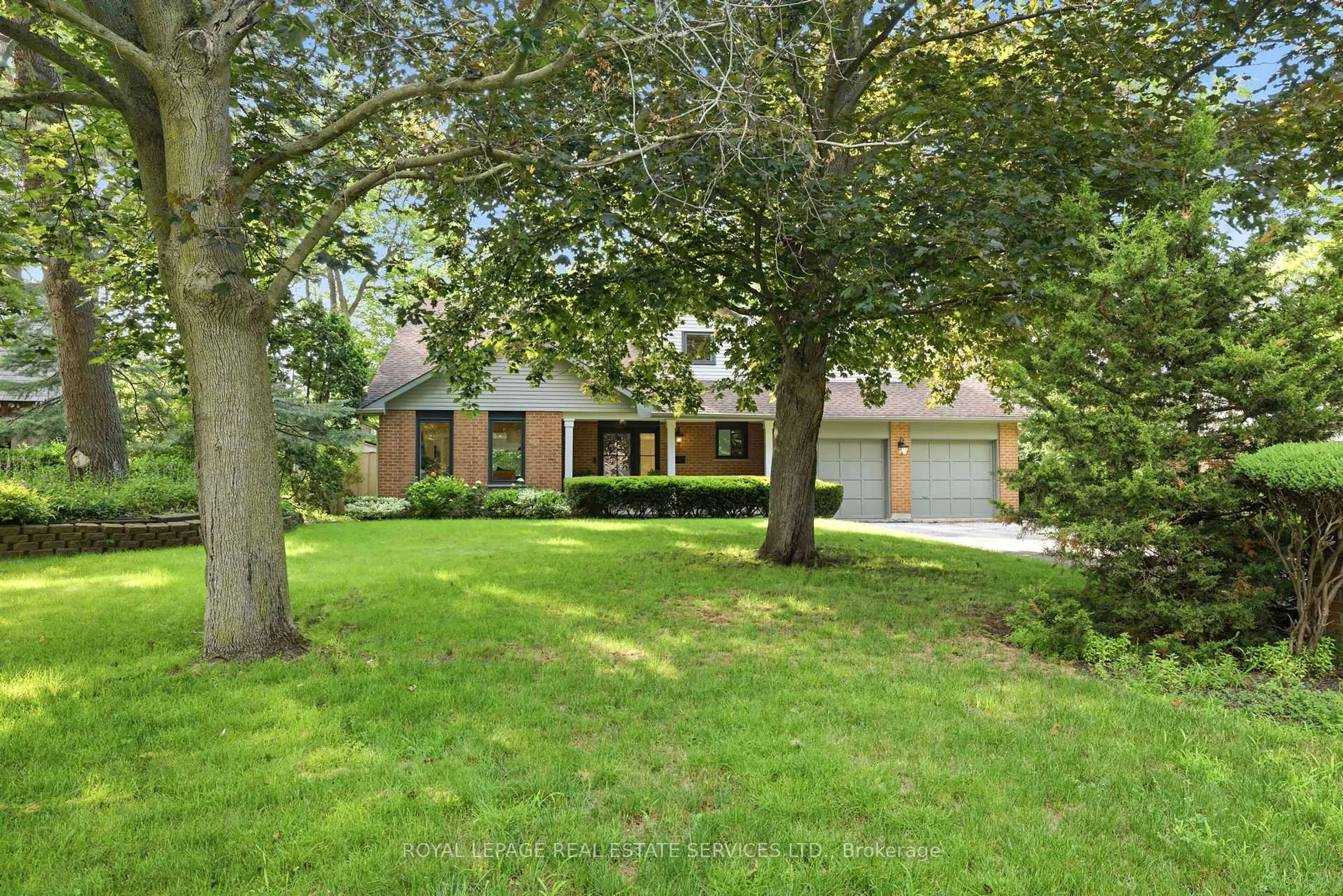 Home with brick exterior material, street for 11 Regency Crt, Oakville Ontario L6H 2P6