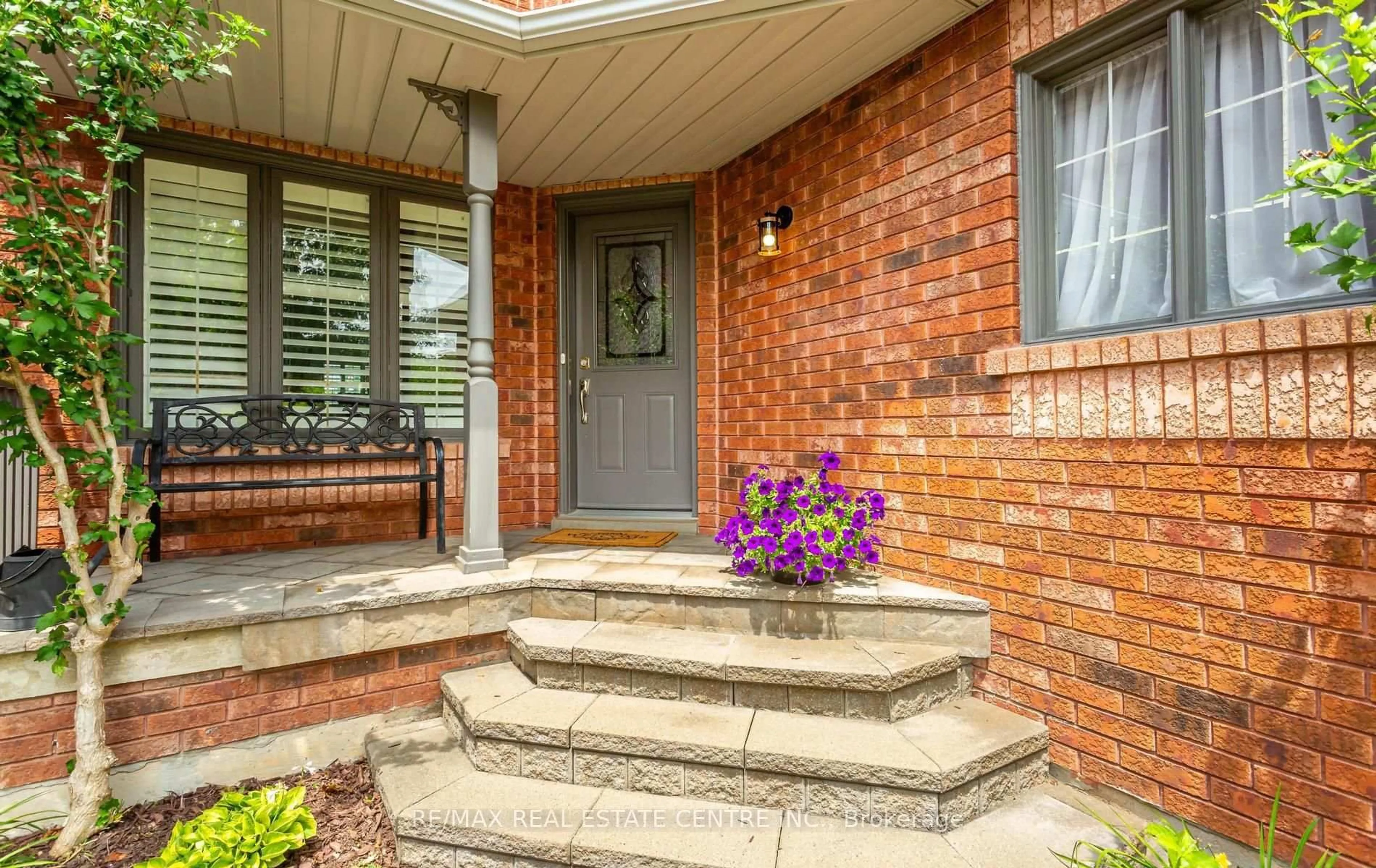 Home with brick exterior material, street for 40 Hepburn Cres, Halton Hills Ontario L7G 5P8