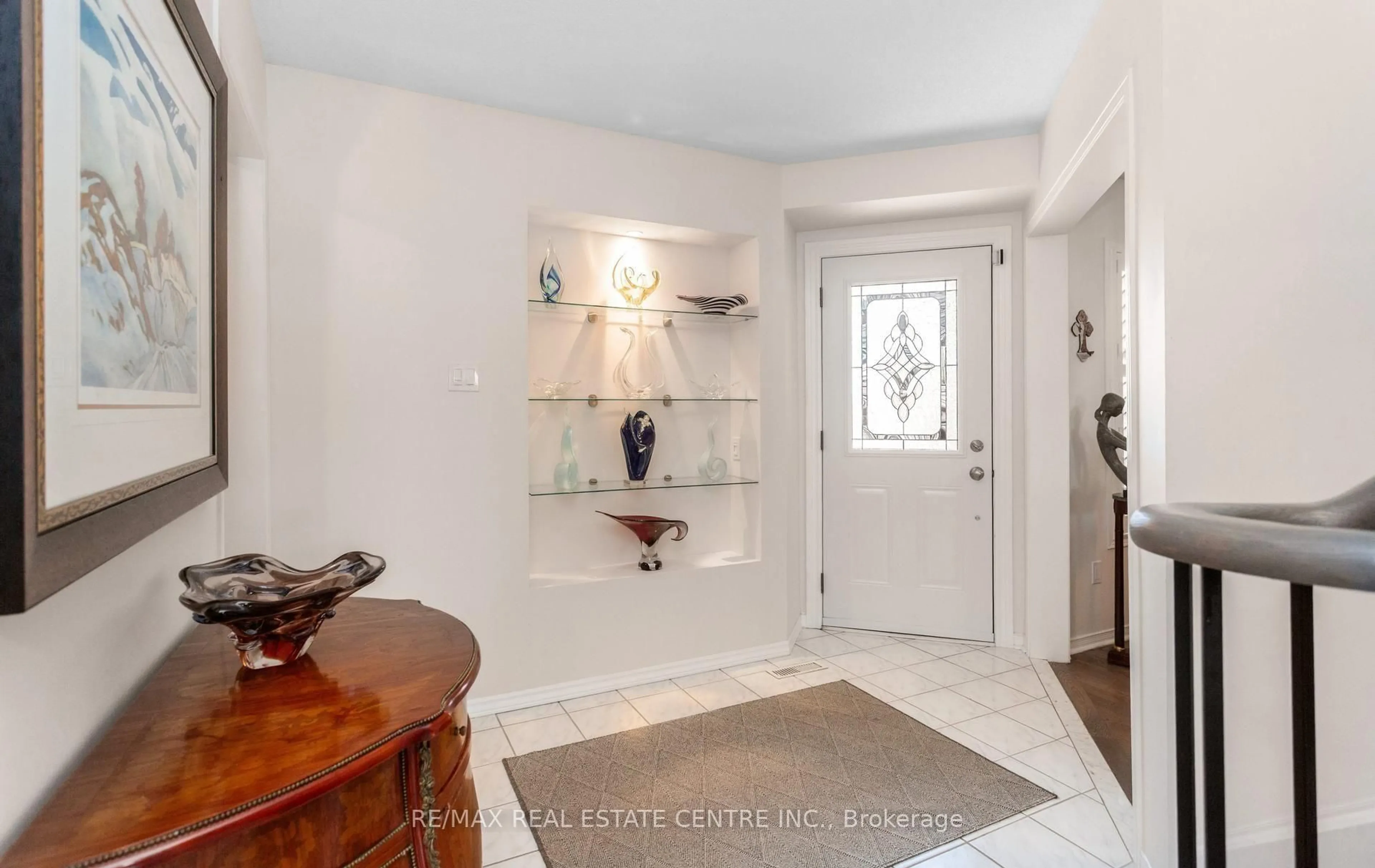 Indoor entryway for 40 Hepburn Cres, Halton Hills Ontario L7G 5P8