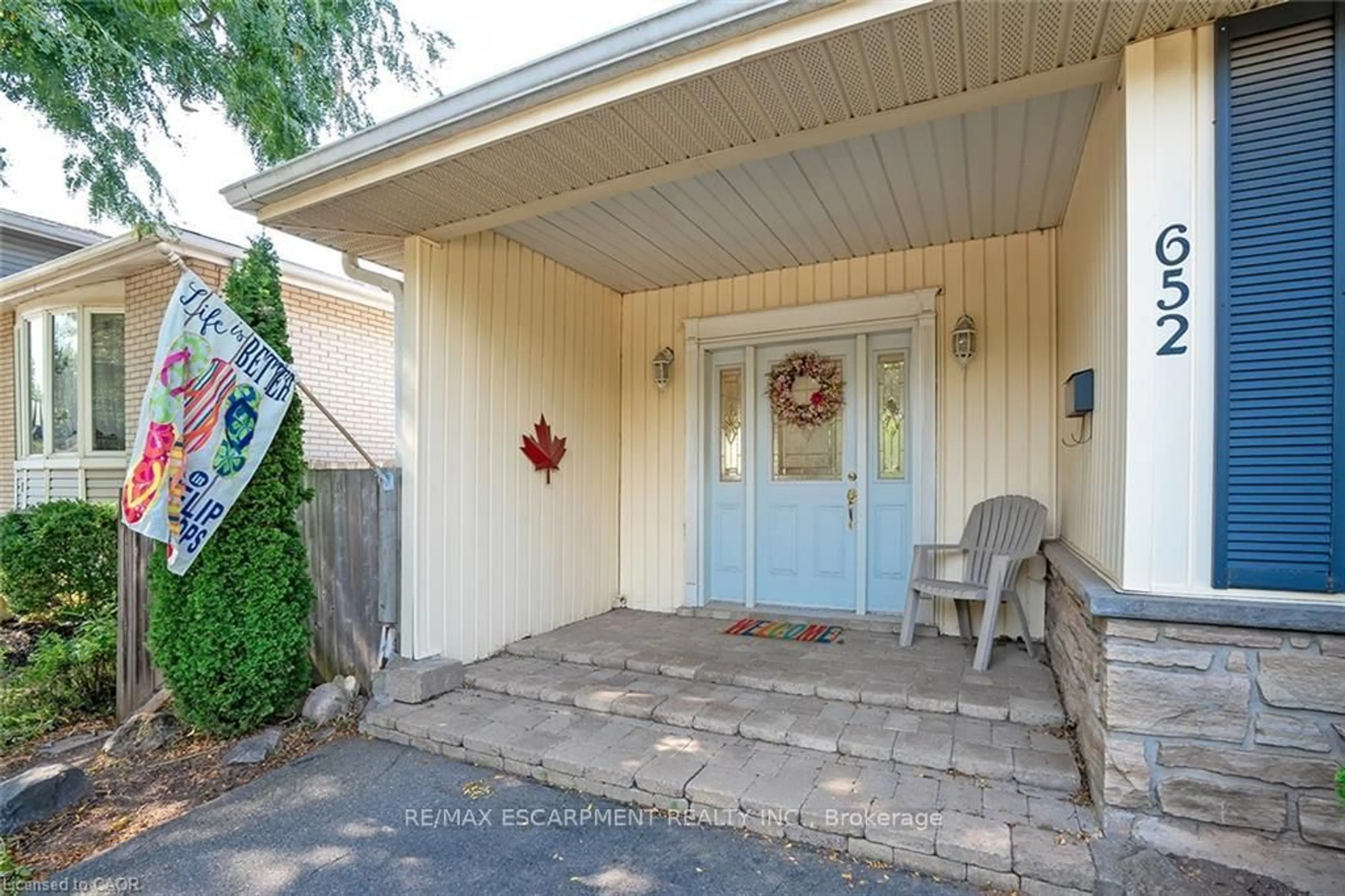 Indoor entryway for 652 Ardleigh Cres, Burlington Ontario L7L 4K8