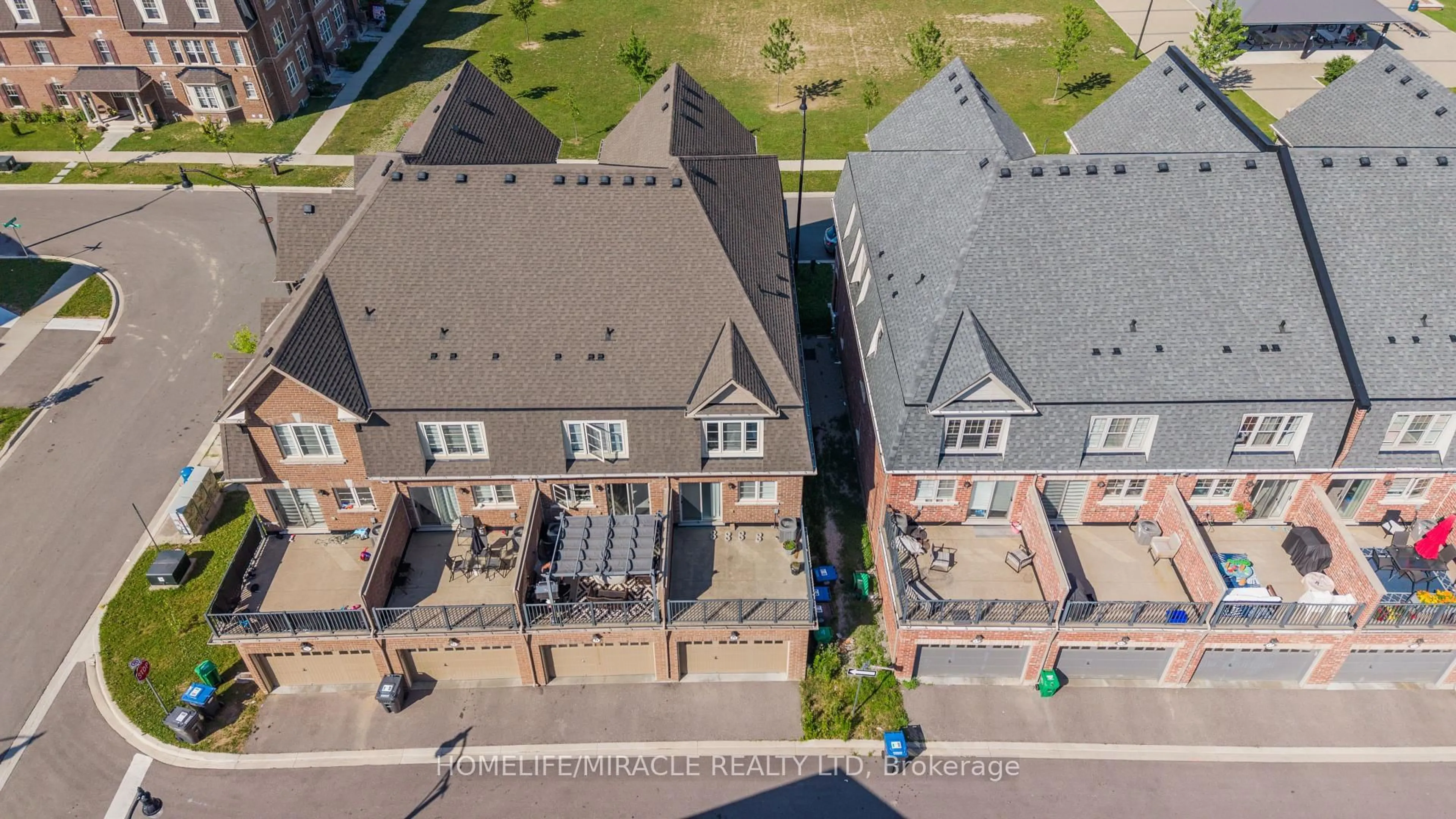 A pic from outside/outdoor area/front of a property/back of a property/a pic from drone, city buildings view from balcony for 11 Finegan Circ, Brampton Ontario L7A 4Z7