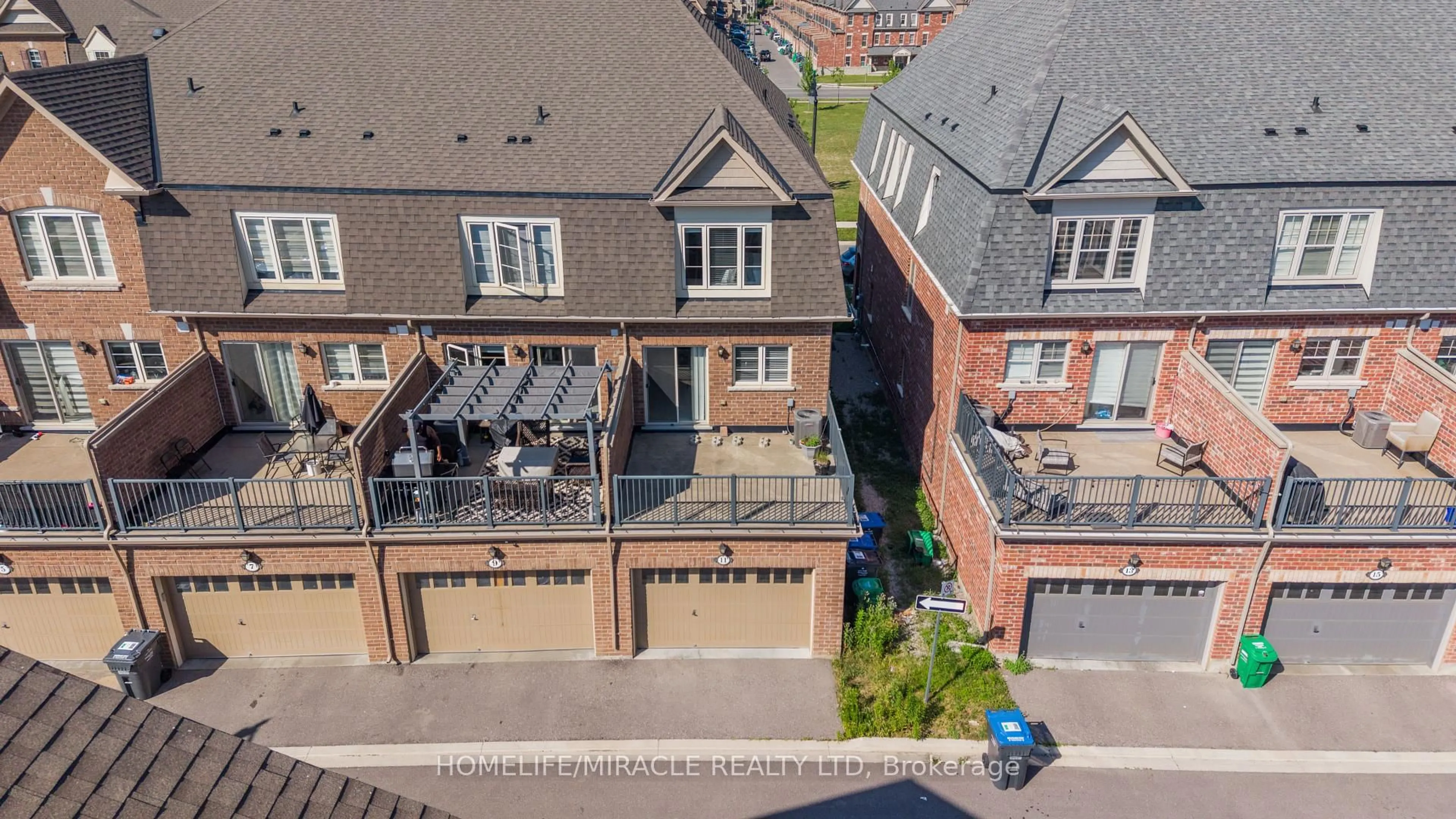 A pic from outside/outdoor area/front of a property/back of a property/a pic from drone, city buildings view from balcony for 11 Finegan Circ, Brampton Ontario L7A 4Z7
