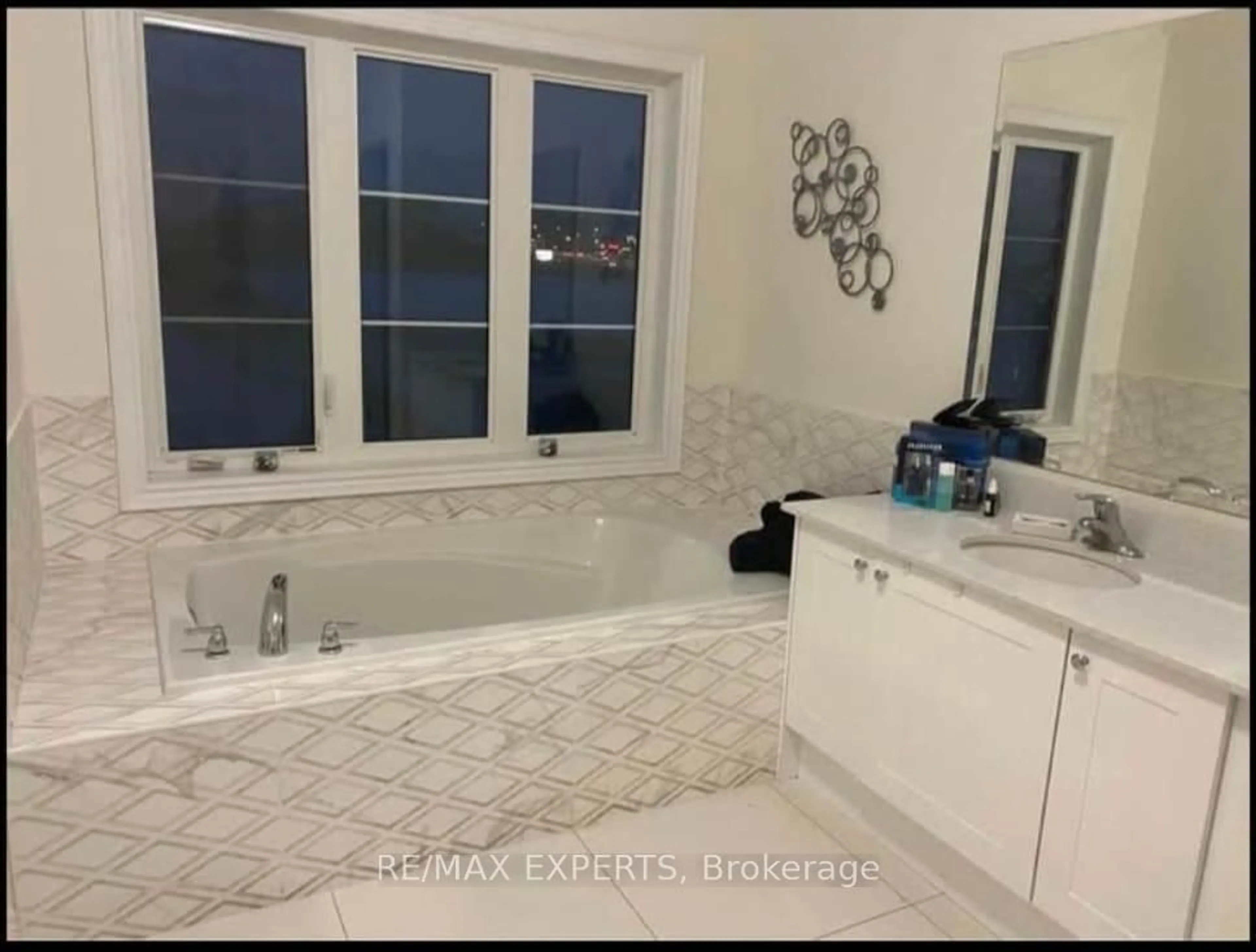Contemporary bathroom, ceramic/tile floor for 56 Lyle Way, Brampton Ontario L6X 5P8