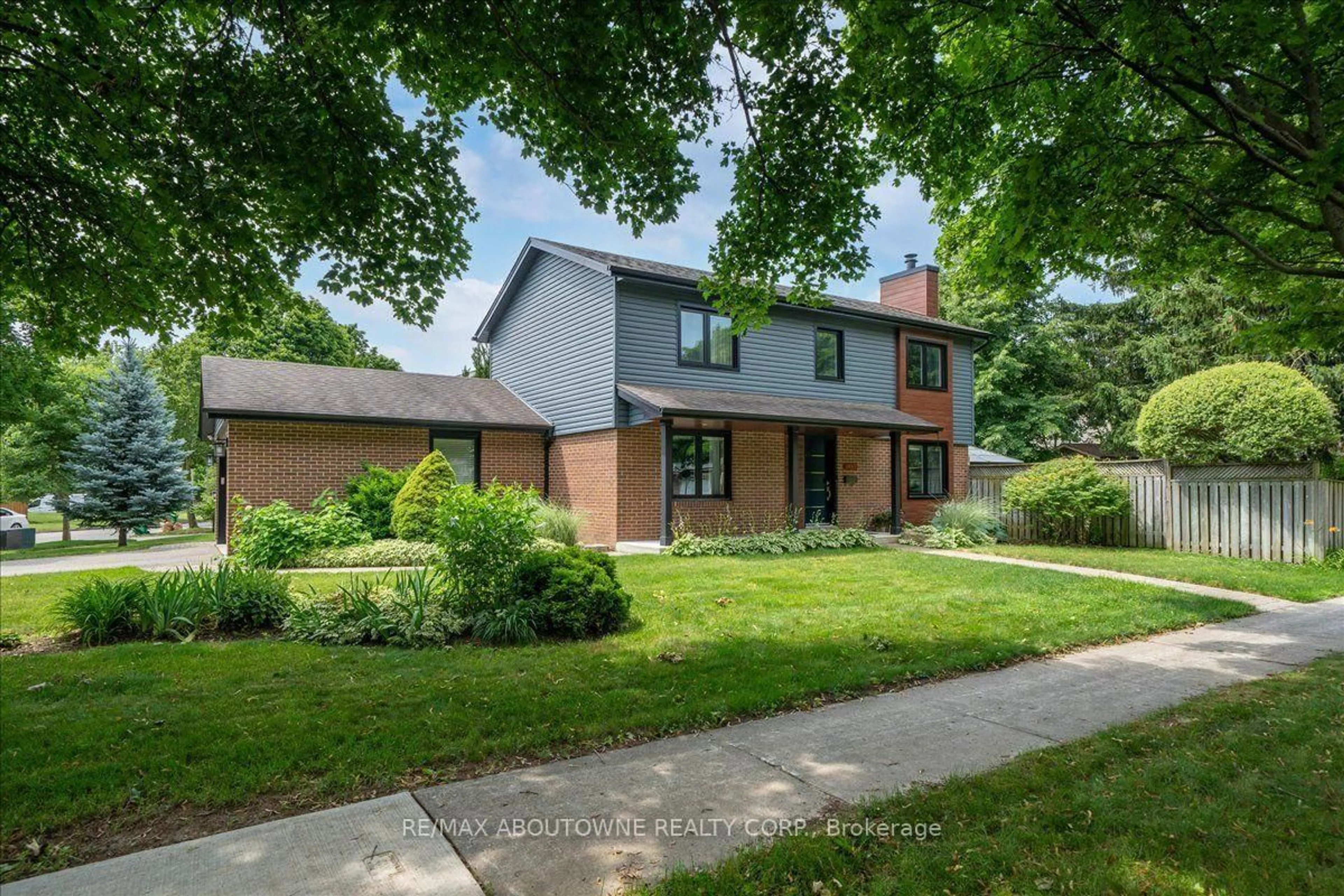 Home with brick exterior material, street for 3985 Taffey Cres, Mississauga Ontario L5L 2A6