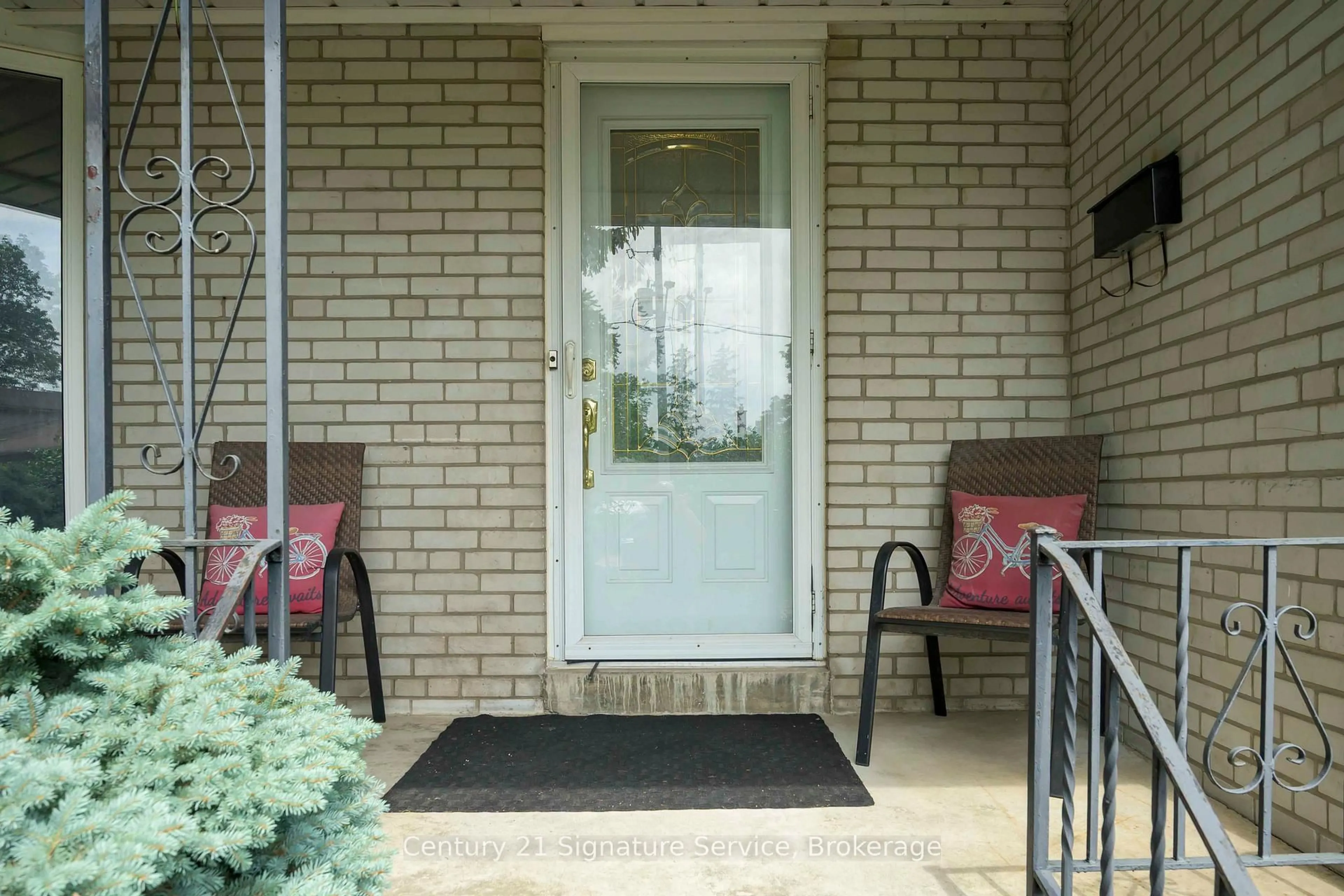 Indoor entryway for 2150 Greenhurst Ave, Mississauga Ontario L4X 1J6