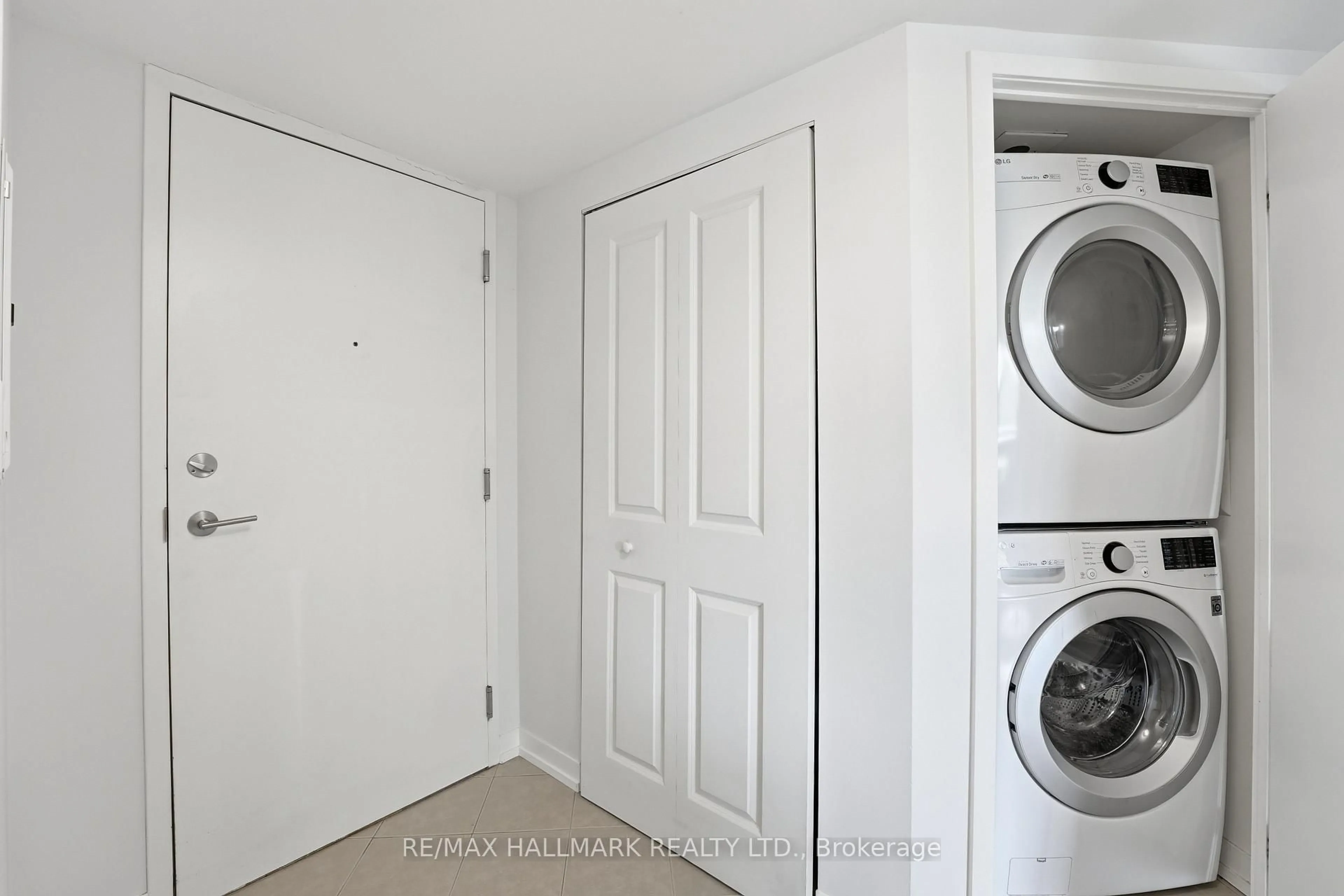 Laundry room for 816 Lansdowne Ave #118, Toronto Ontario M6H 4K6