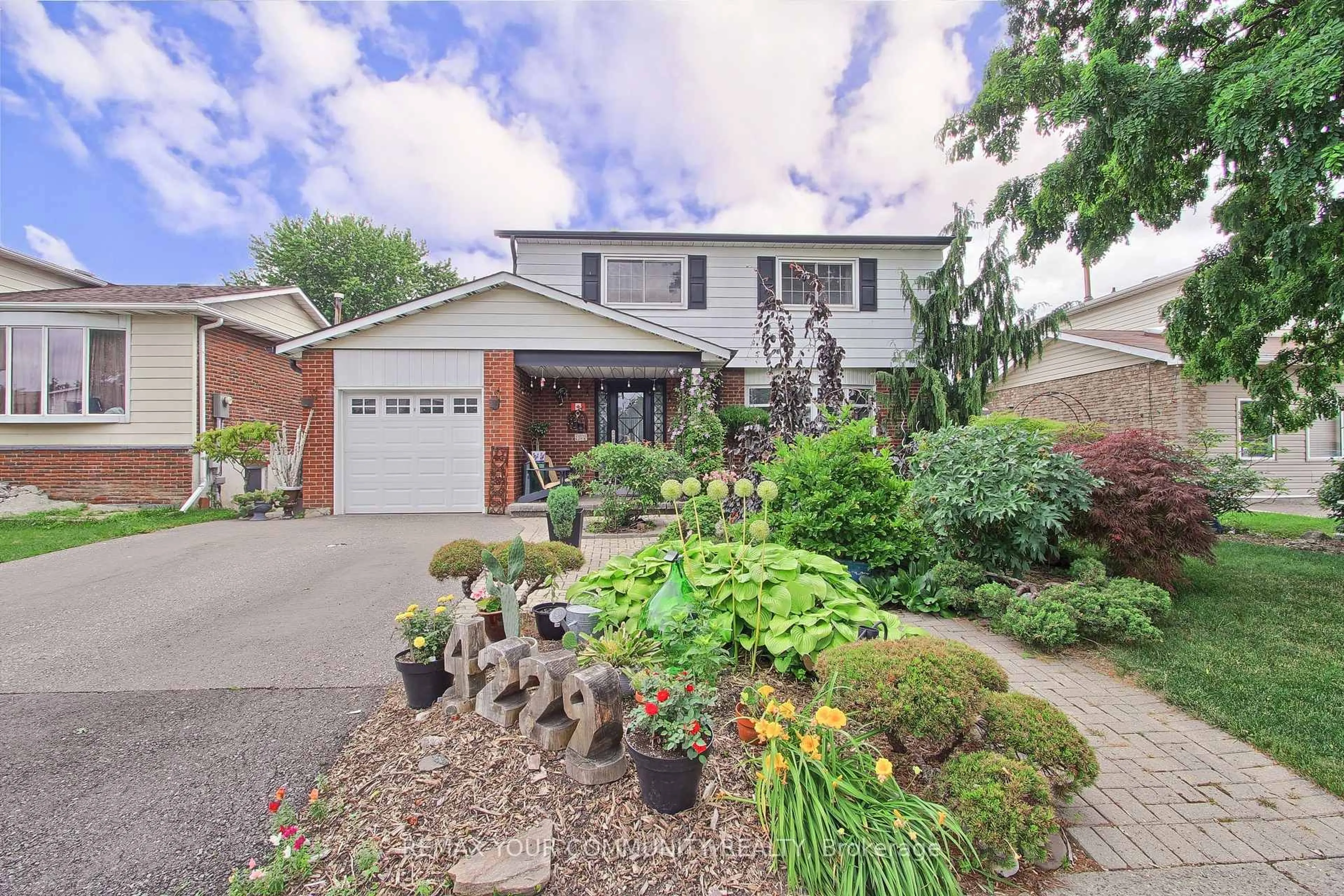 Home with brick exterior material, street for 4229 Brandon Gate Dr, Mississauga Ontario L4T 3K3