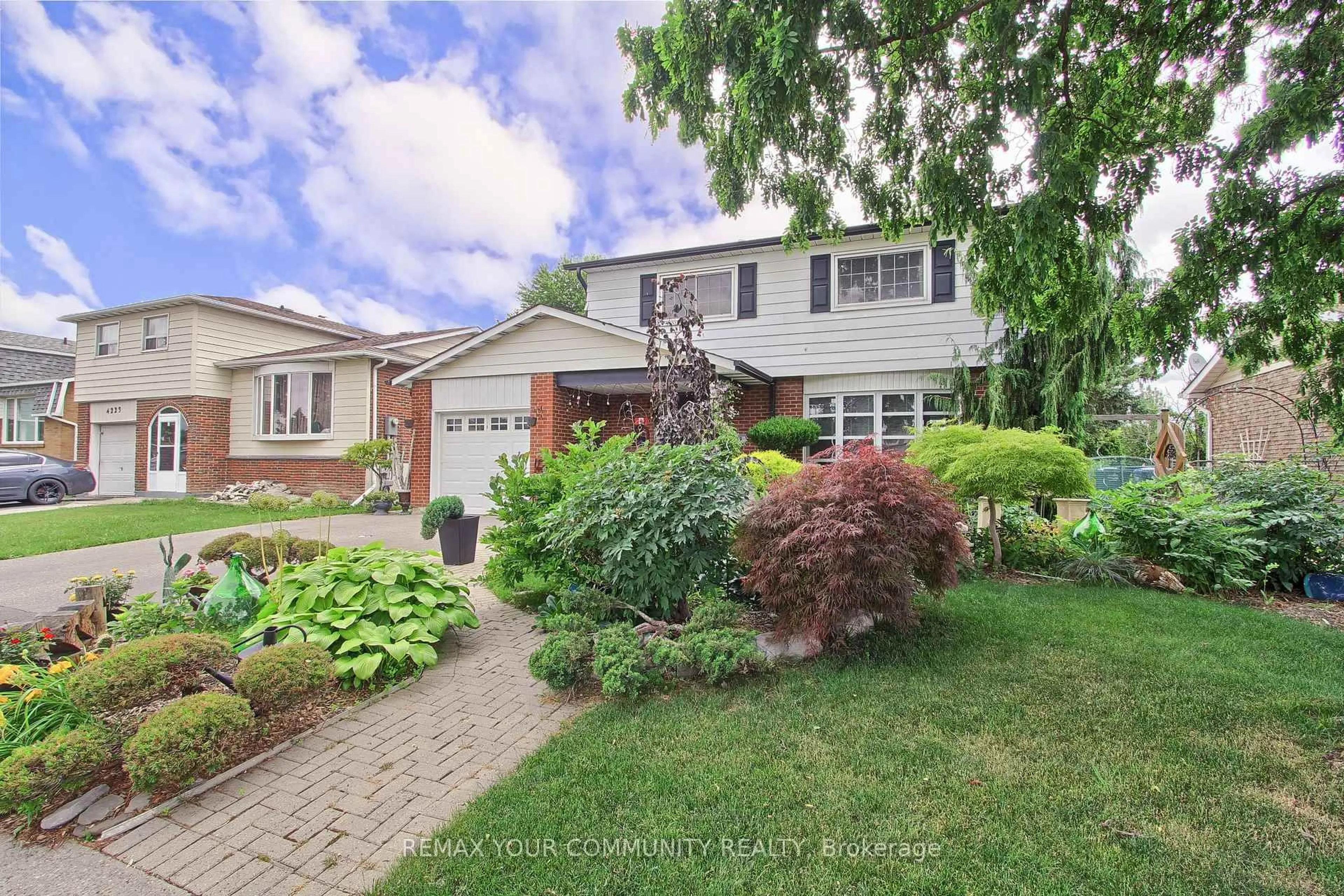 Unknown for 4229 Brandon Gate Dr, Mississauga Ontario L4T 3K3