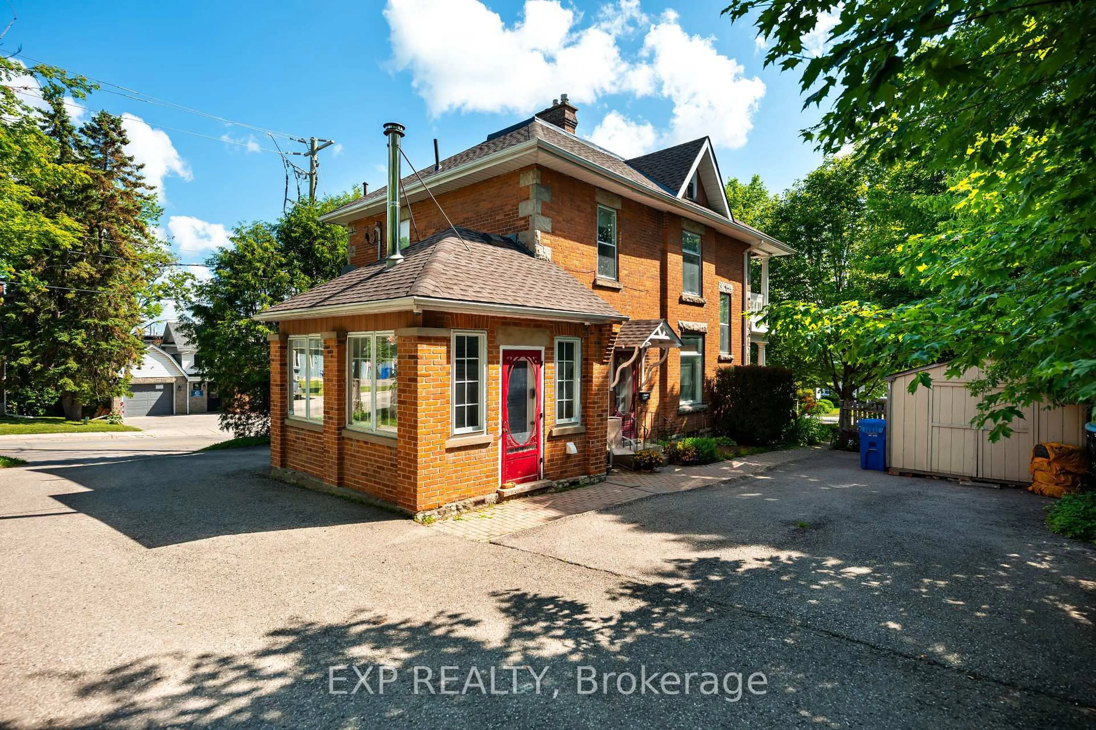 A pic from outside/outdoor area/front of a property/back of a property/a pic from drone, street for 52 First St, Orangeville Ontario L9W 2E2