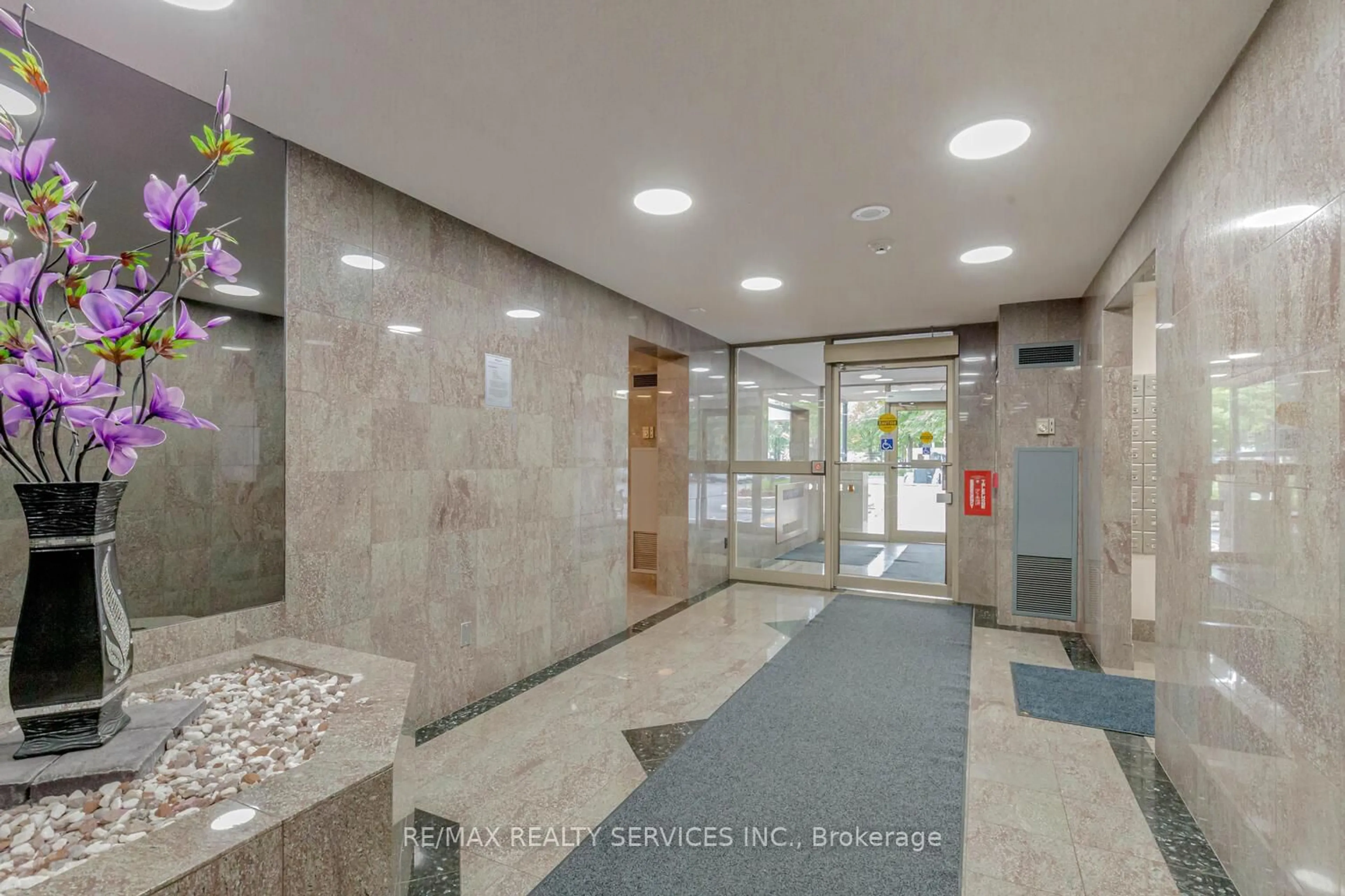 Indoor foyer for 30 Malta Ave #308, Brampton Ontario L6Y 4S5