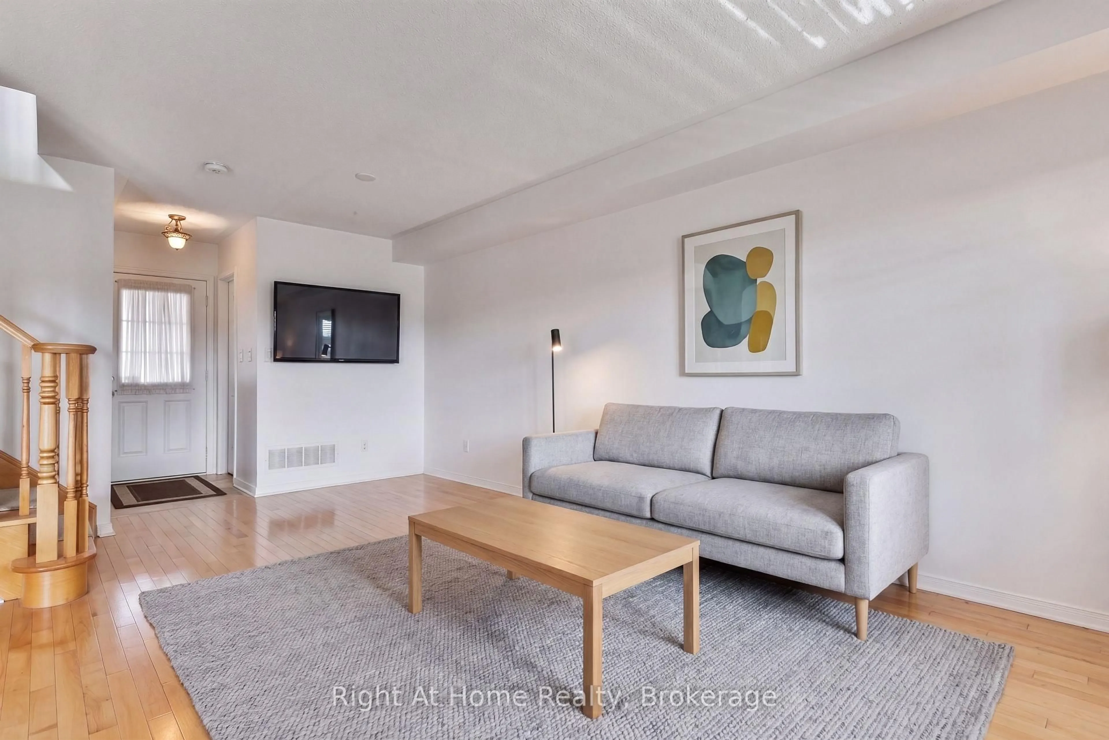 Living room with furniture, unknown for 3162 Stornoway Circ, Oakville Ontario L6M 5H8