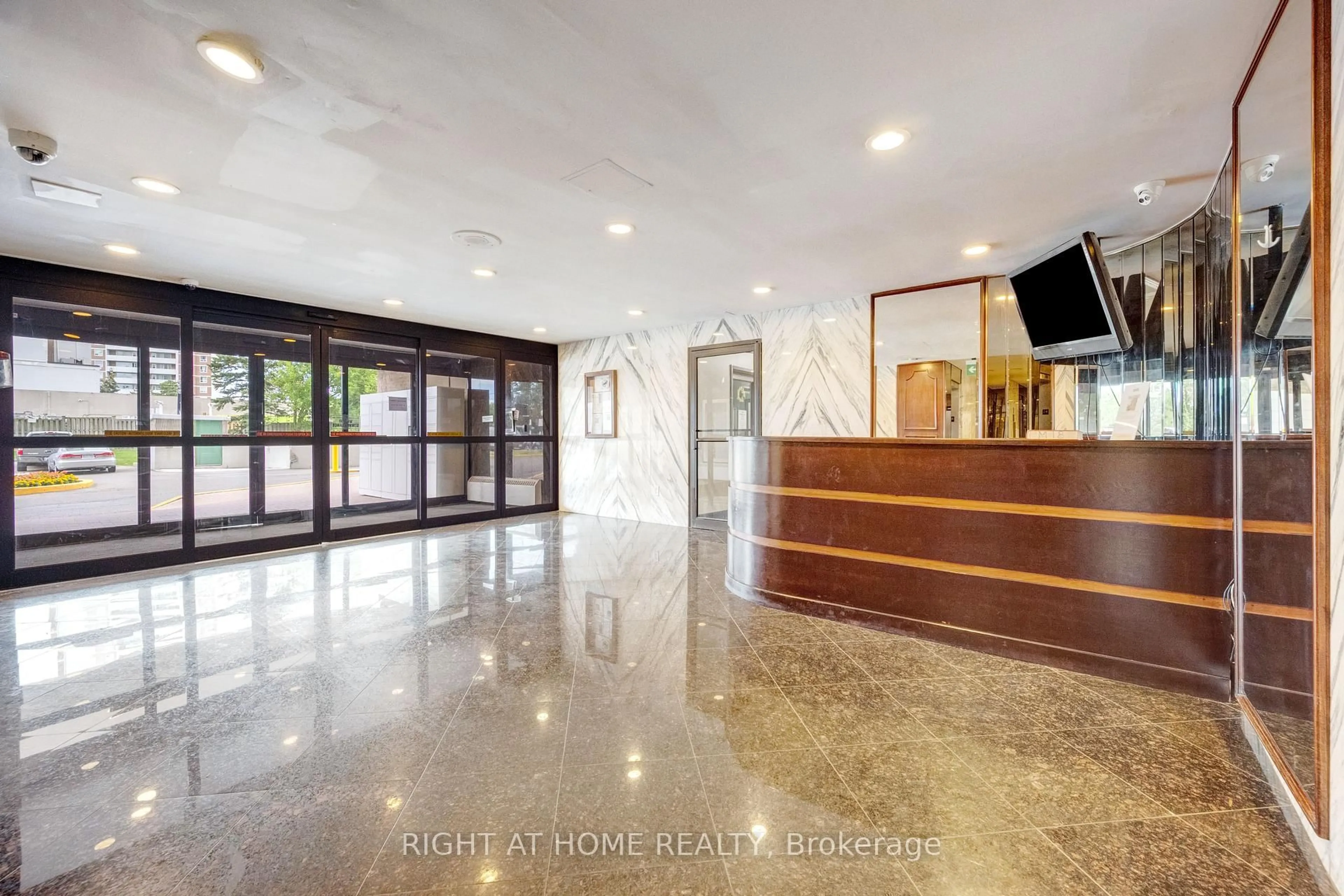 Lobby for 3390 Weston Rd #708, Toronto Ontario M9M 2X3