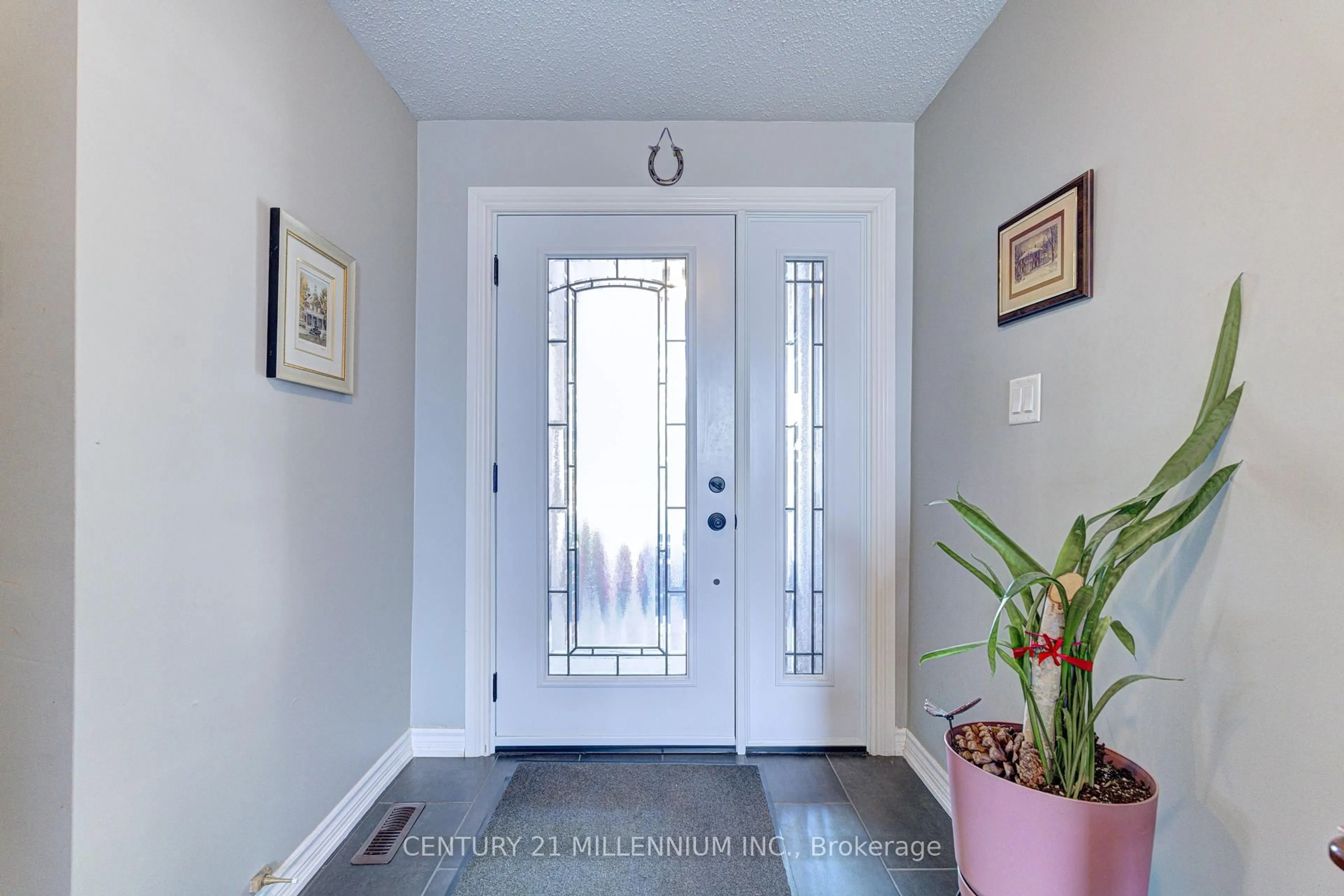 Indoor entryway for 63 Linkdale Rd, Brampton Ontario L6V 3B6