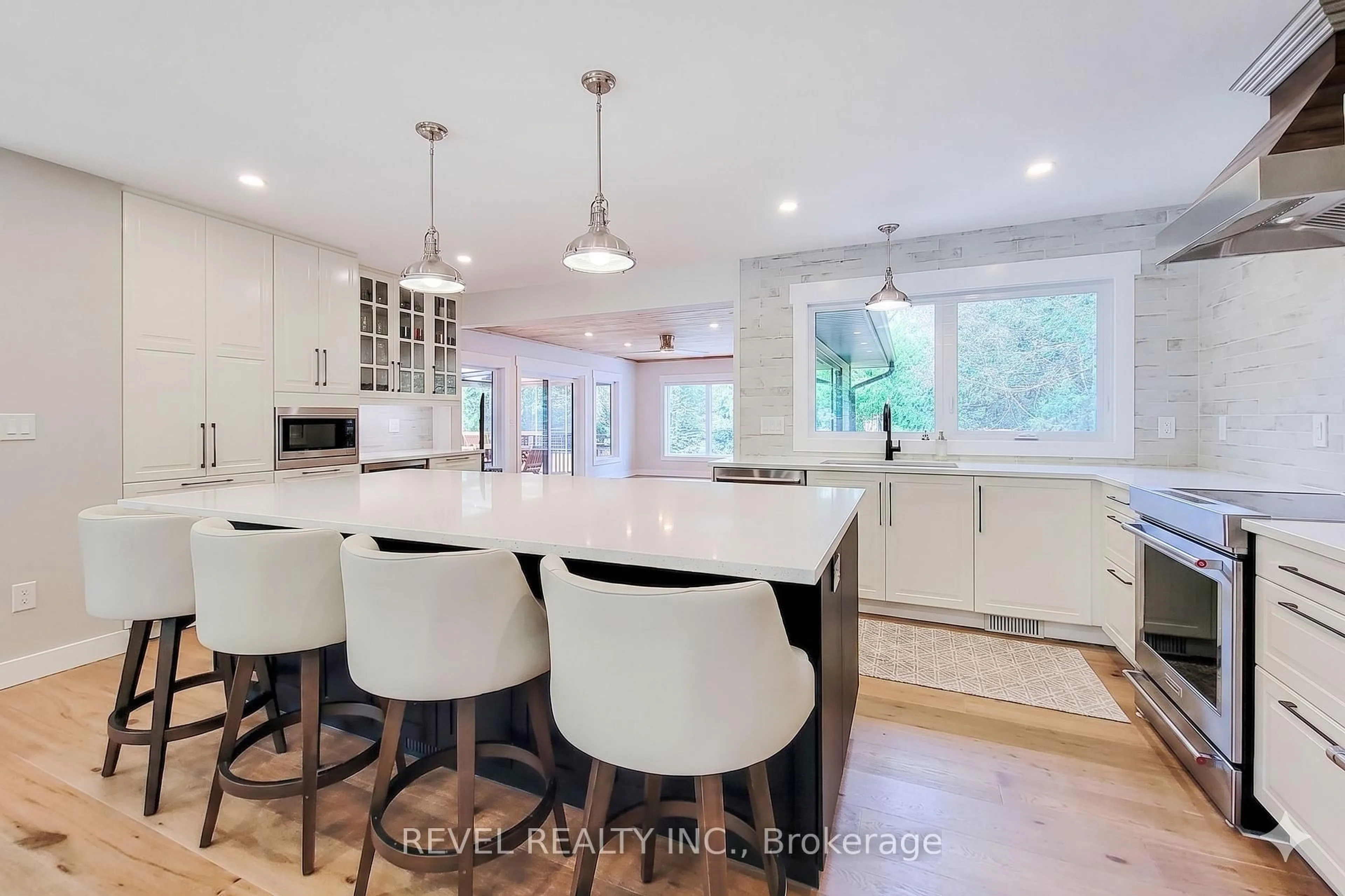 Open concept kitchen, unknown for 2128 Dunedin Rd, Oakville Ontario L6J 5V3