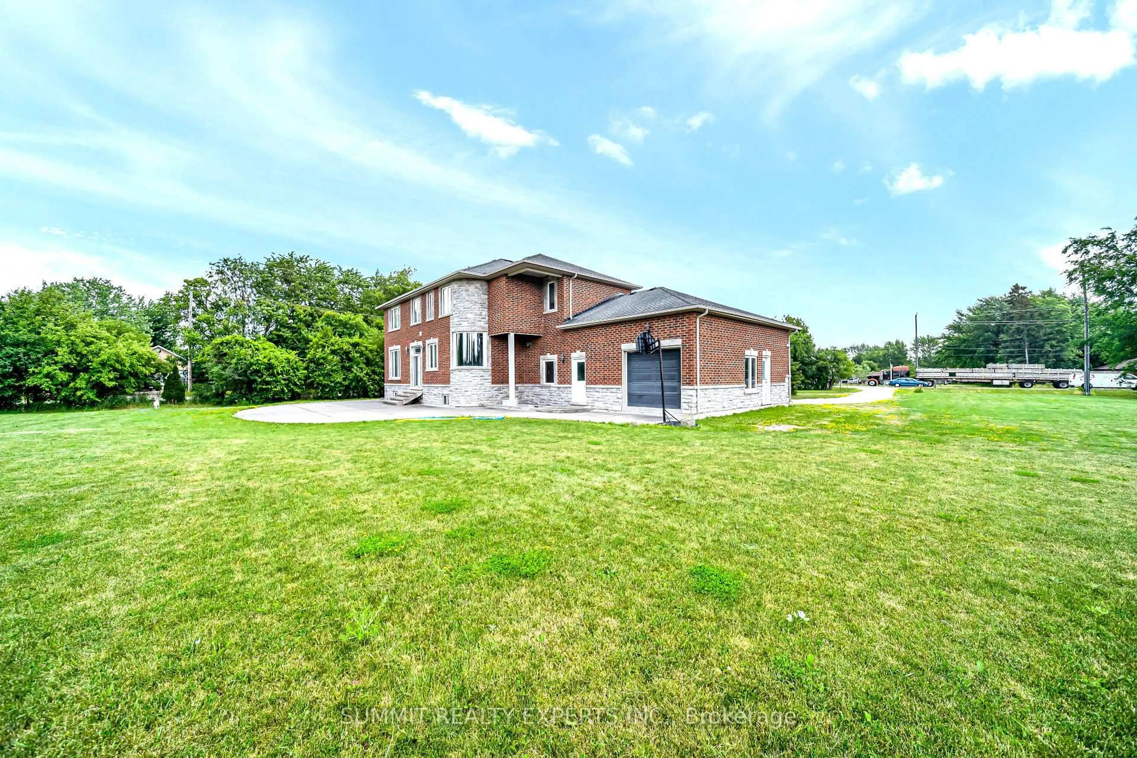 A pic from outside/outdoor area/front of a property/back of a property/a pic from drone, building for 7728 Mayfield Rd, Caledon Ontario L7E 0V9