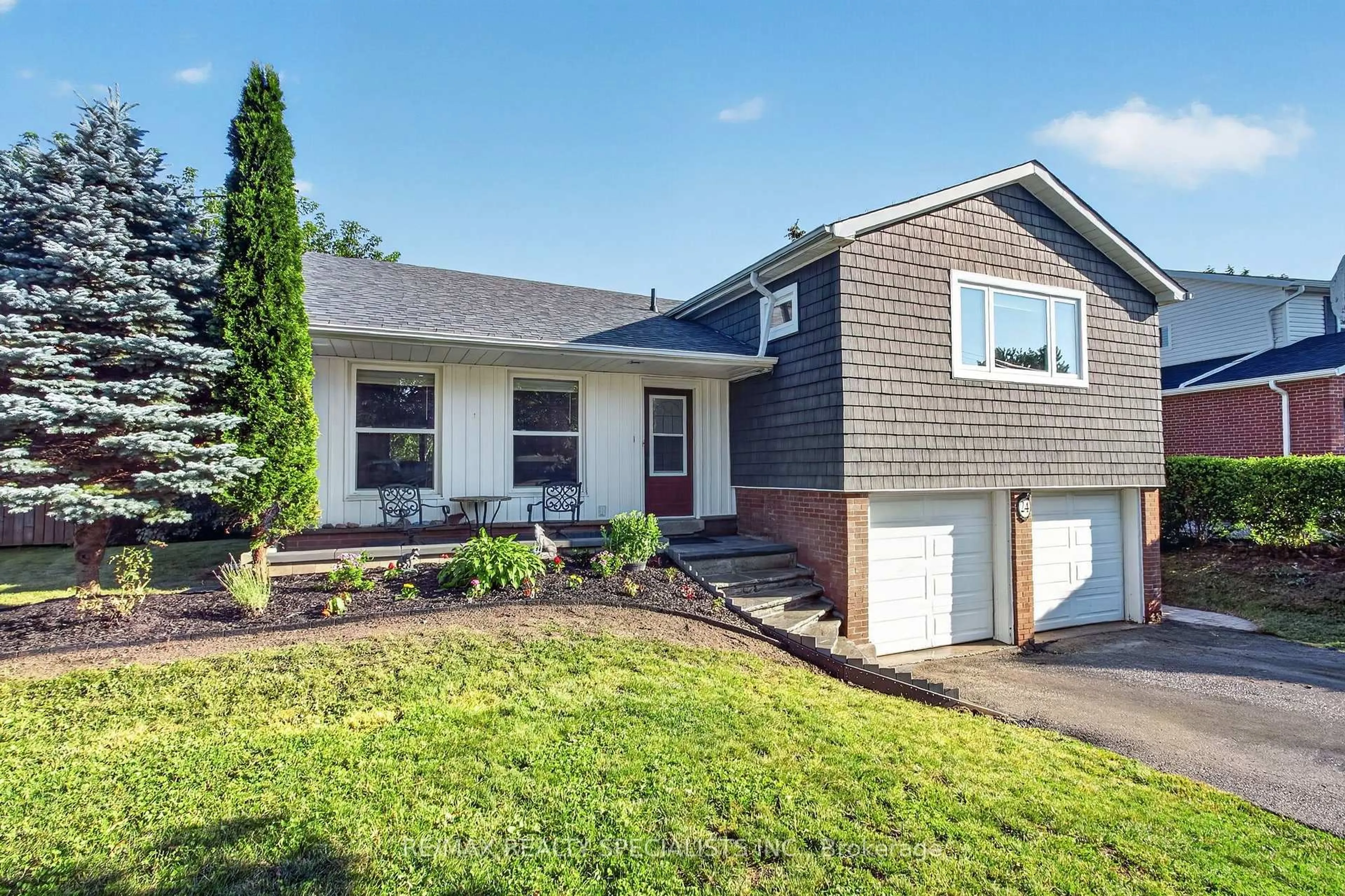 Home with vinyl exterior material, street for 24 Regan Cres, Halton Hills Ontario L7G 1B1