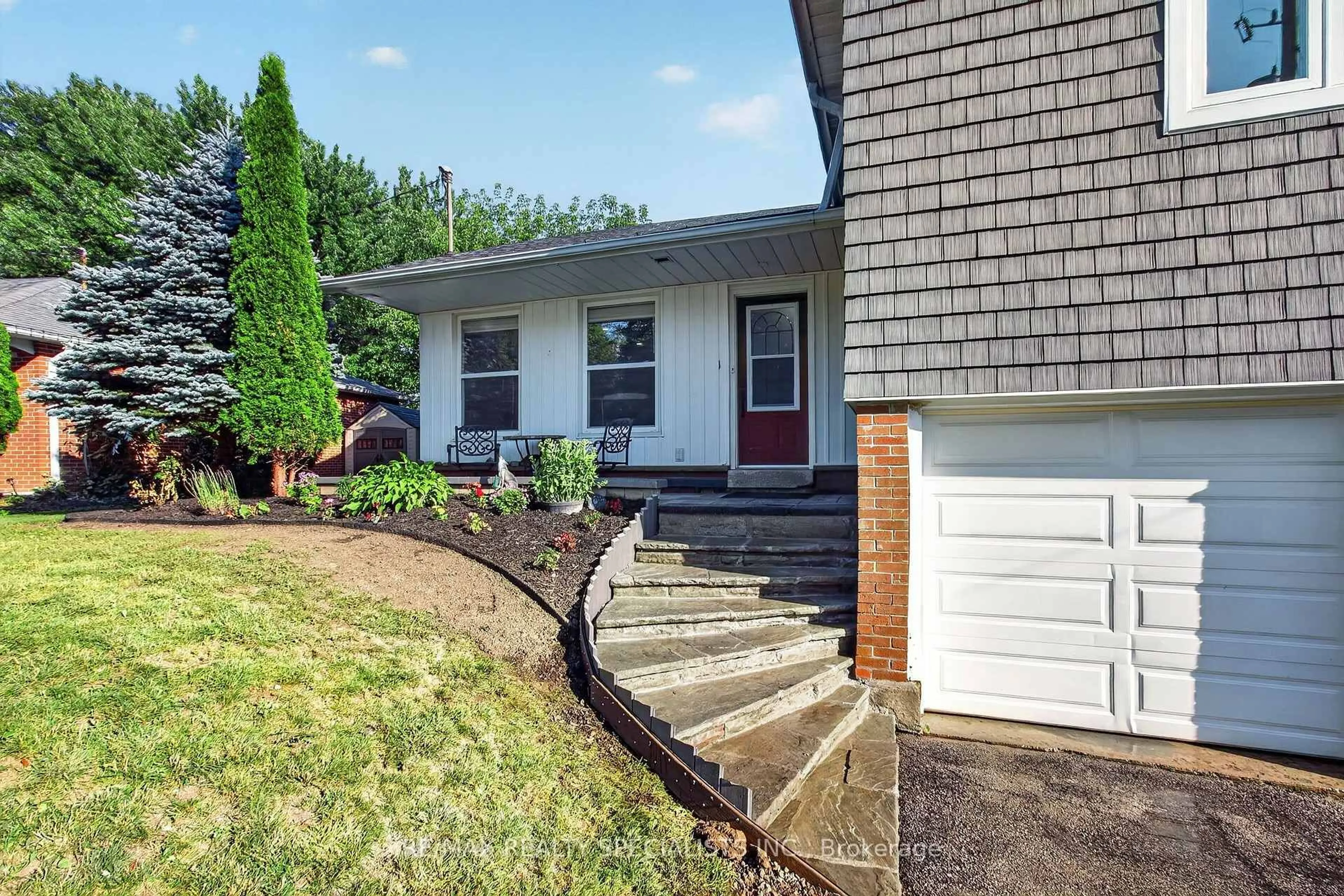 Home with vinyl exterior material, street for 24 Regan Cres, Halton Hills Ontario L7G 1B1