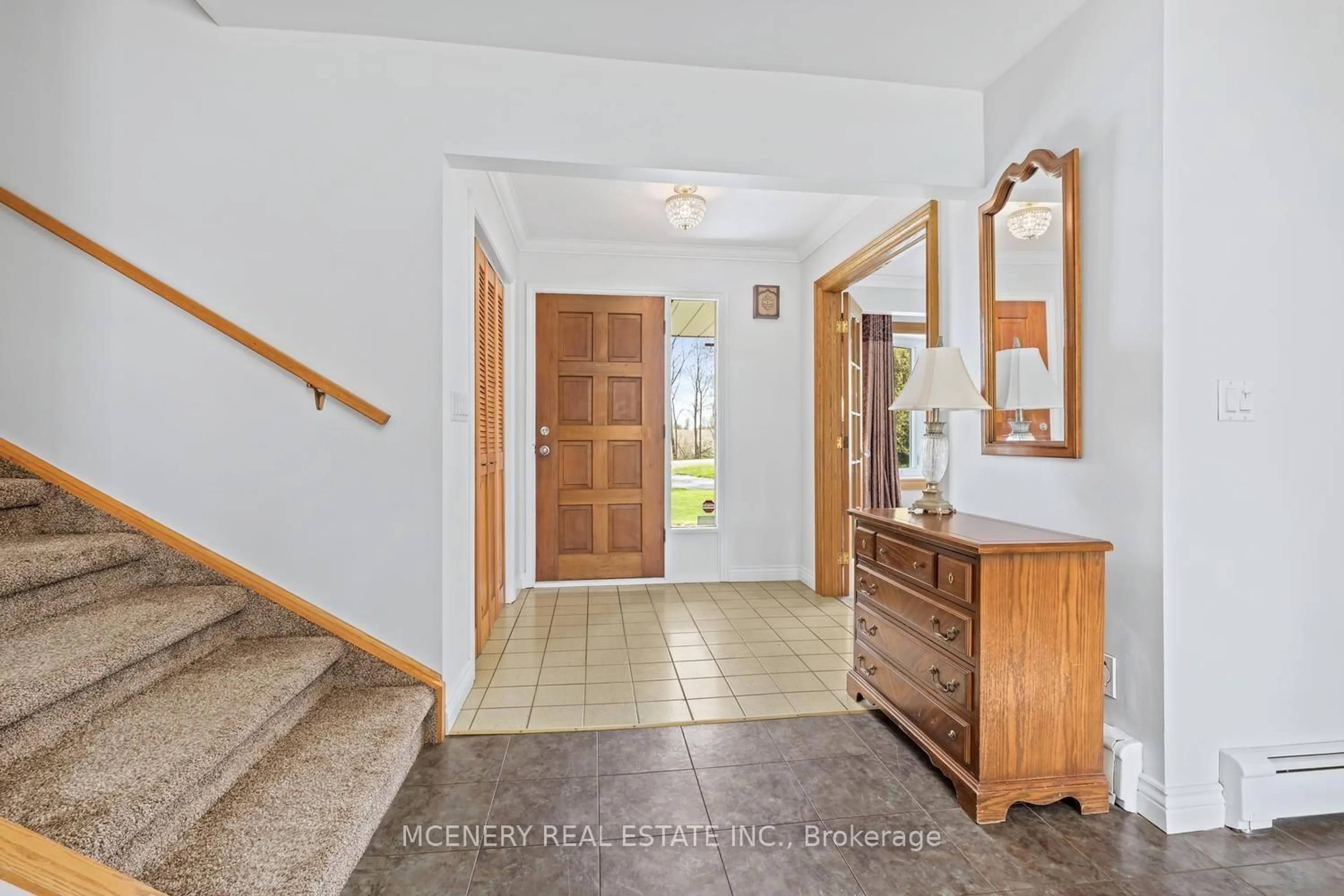 Indoor entryway for 4310 BOSTON MILLS Rd, Caledon Ontario L7C 0M5