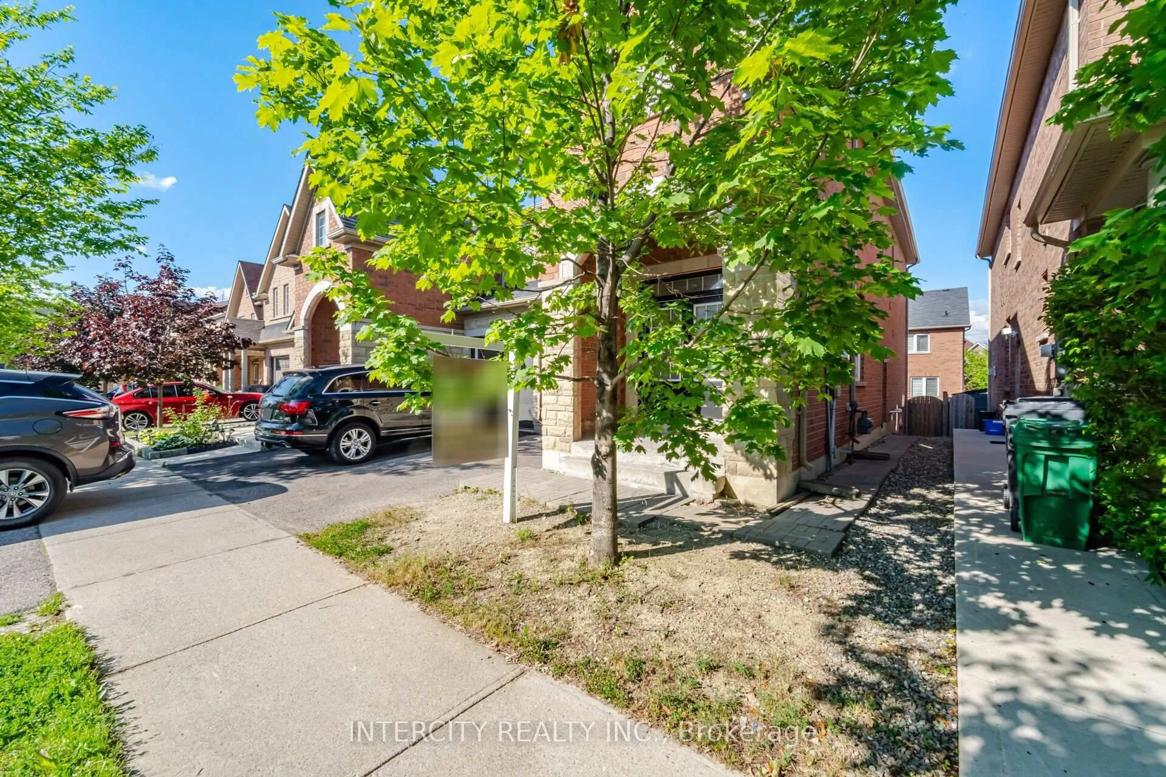 A pic from outside/outdoor area/front of a property/back of a property/a pic from drone, street for 55 Loftsmoor Dr, Brampton Ontario L6R 0W2