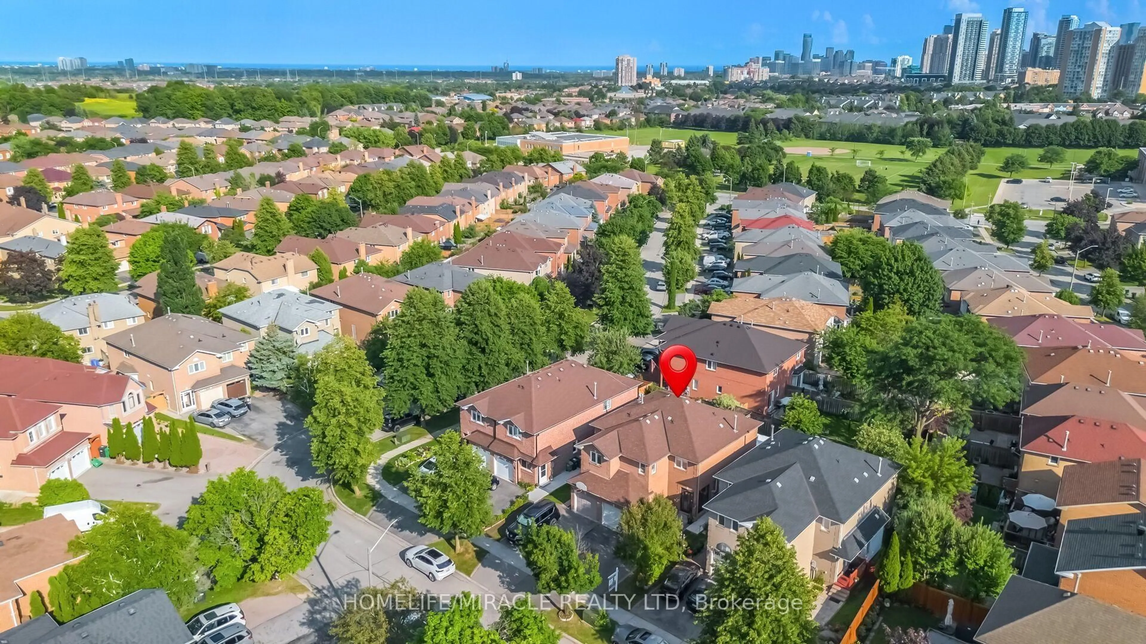 A pic from outside/outdoor area/front of a property/back of a property/a pic from drone, city buildings view from balcony for 5591 Whistler Cres, Mississauga Ontario L4Z 3R5
