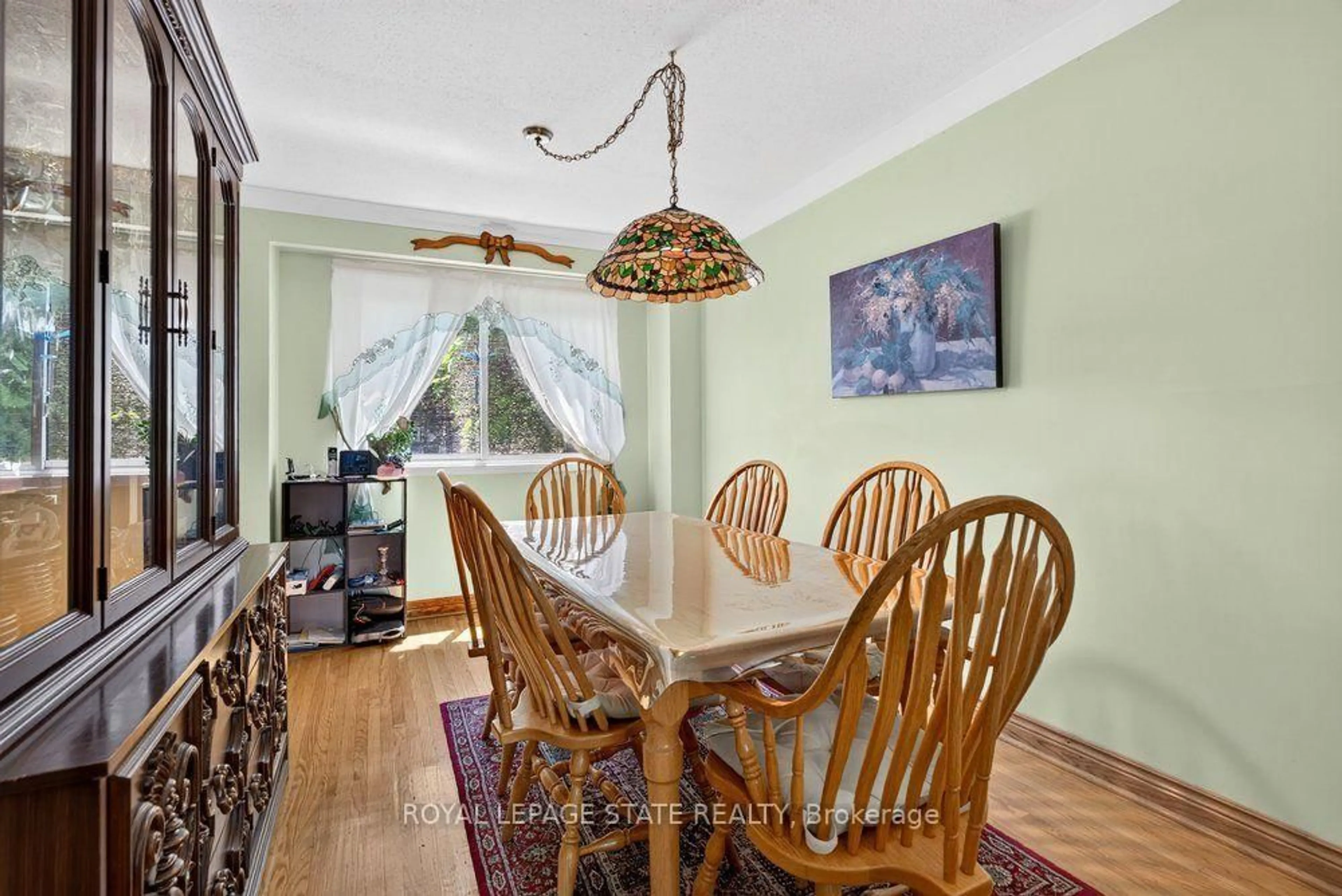 Dining room, unknown for 2440 Cyprus Ave, Burlington Ontario L7P 1G6