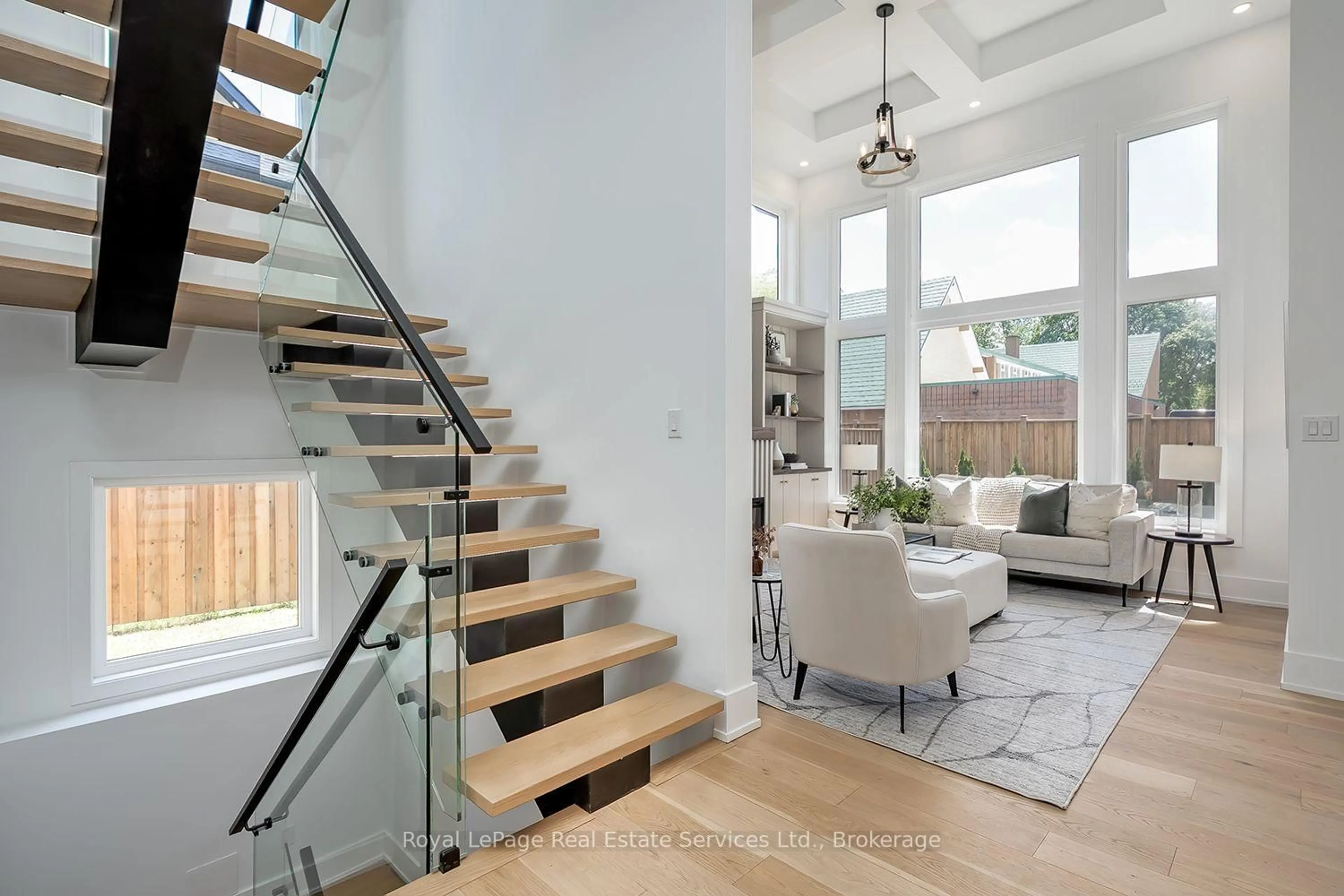 Stairs for 310 Tuck Dr, Burlington Ontario L7L 2R1
