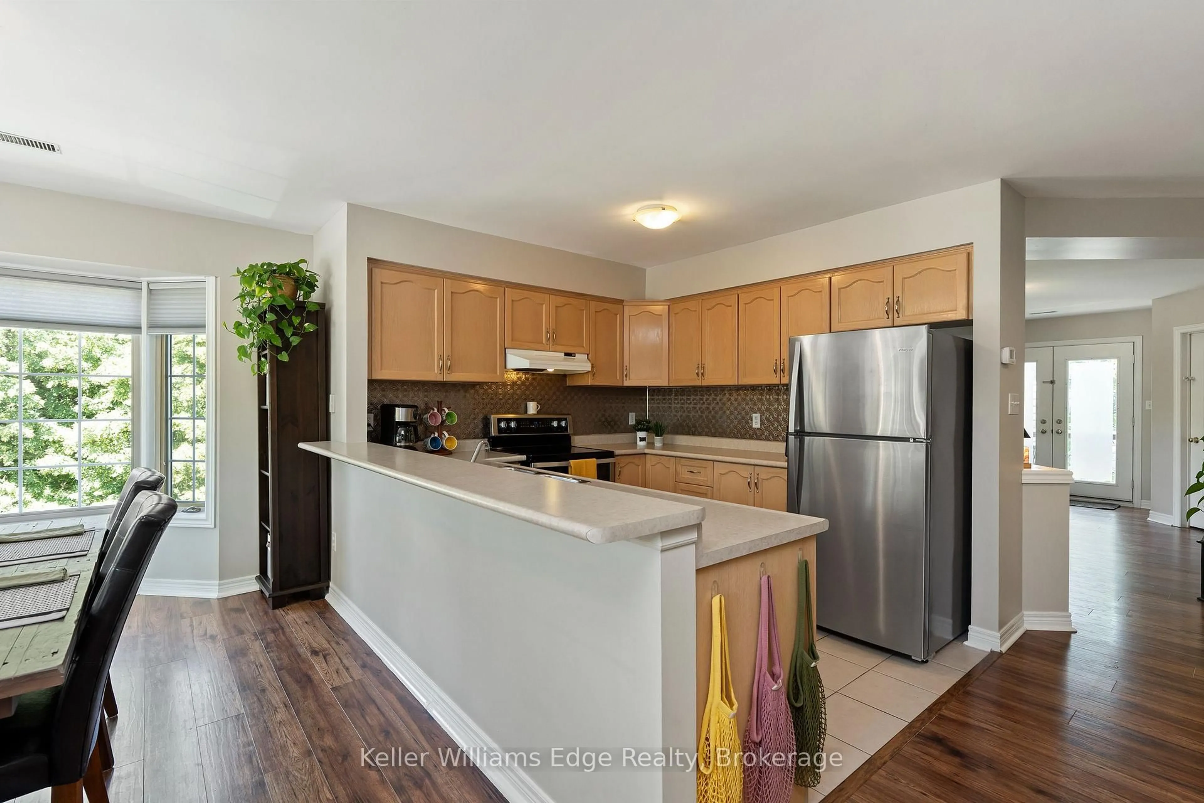Open concept kitchen, unknown for 705 Cumberland Ave #8, Burlington Ontario L7N 3W4