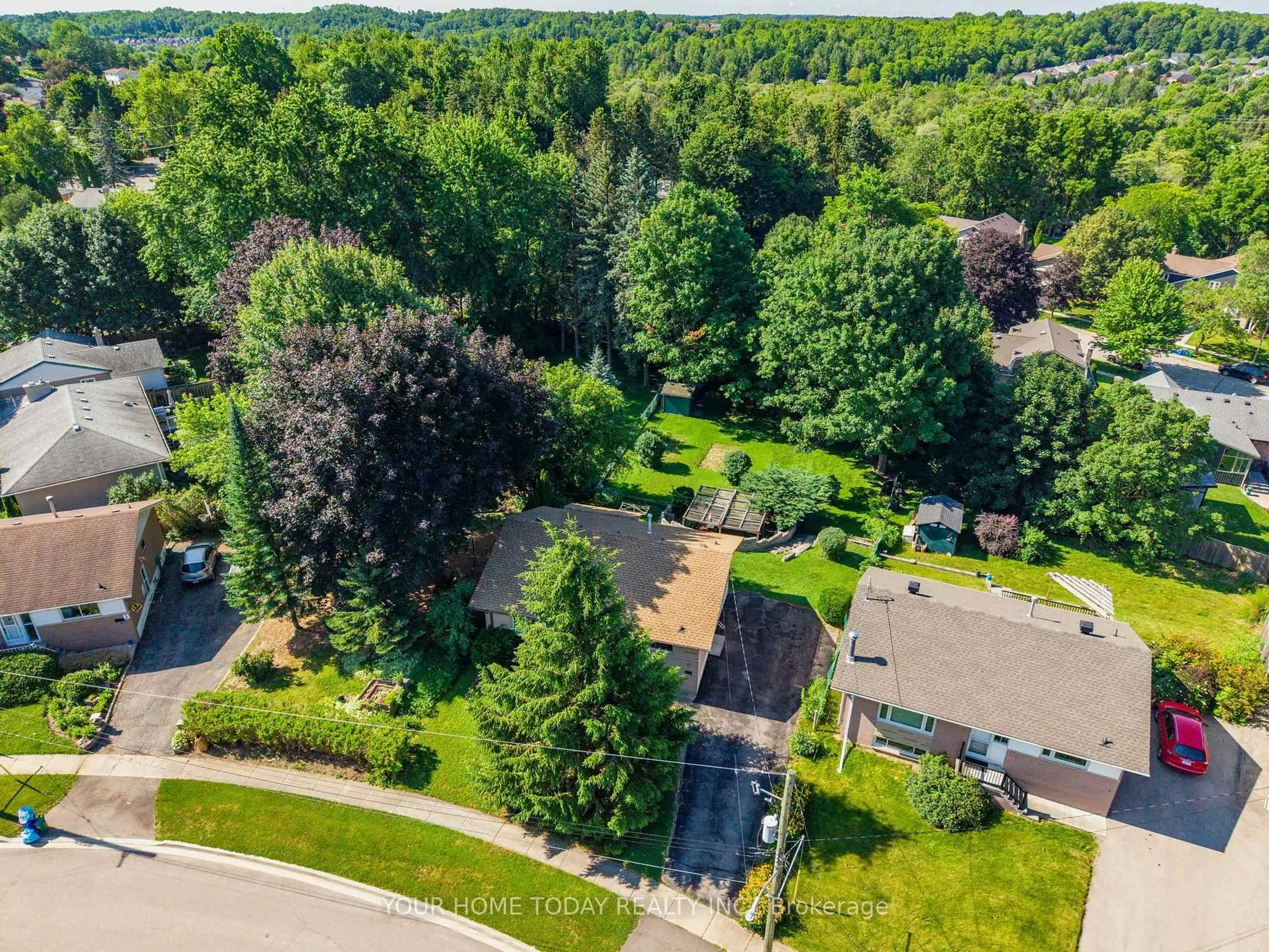 A pic from outside/outdoor area/front of a property/back of a property/a pic from drone, forest/trees view for 5 Lane Crt, Halton Hills Ontario L7G 1S4