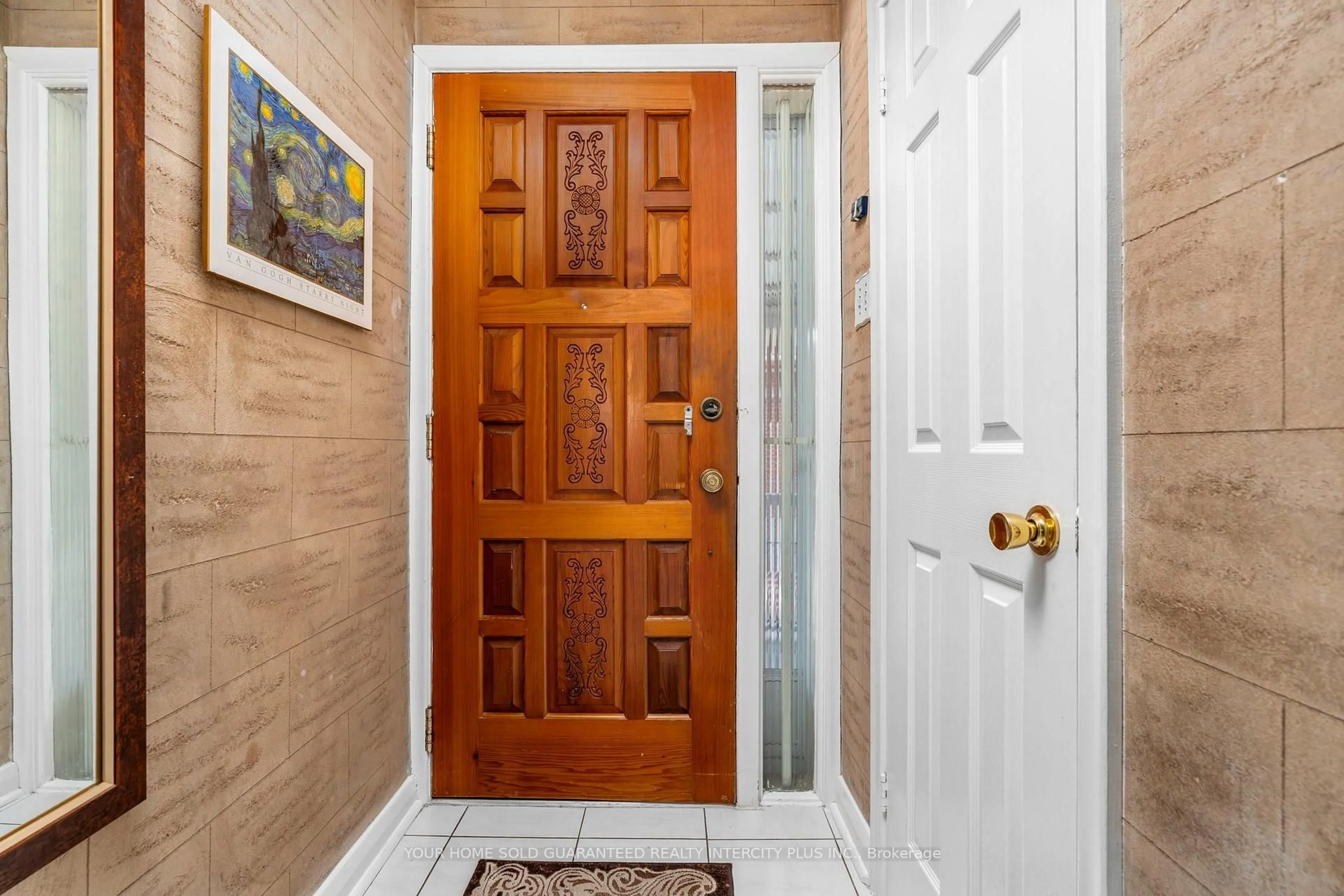 Indoor entryway for 549 Rustic Rd, Toronto Ontario M6L 1X8