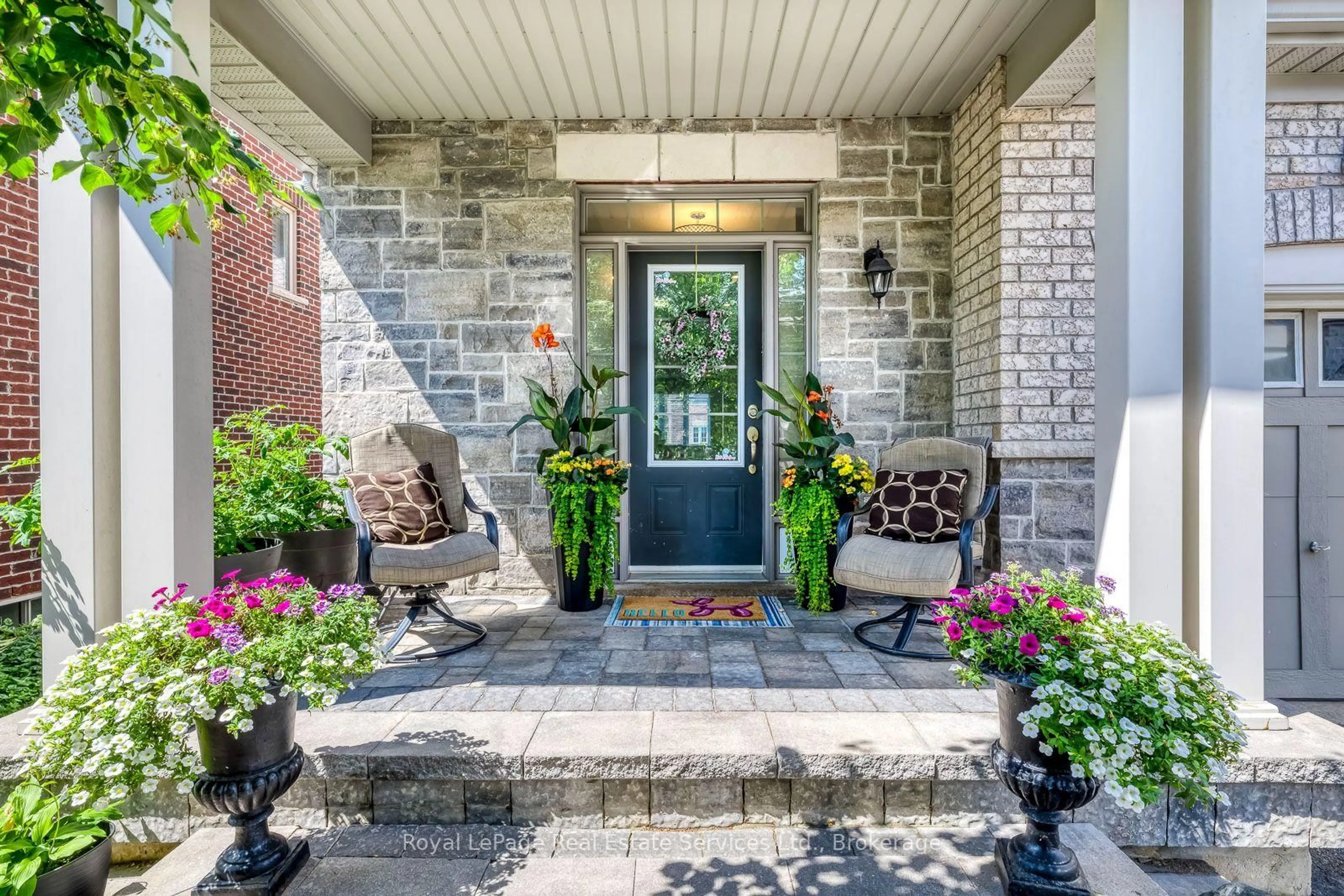 Indoor entryway for 23 Diamond Leaf Lane, Halton Hills Ontario L7G 0G7