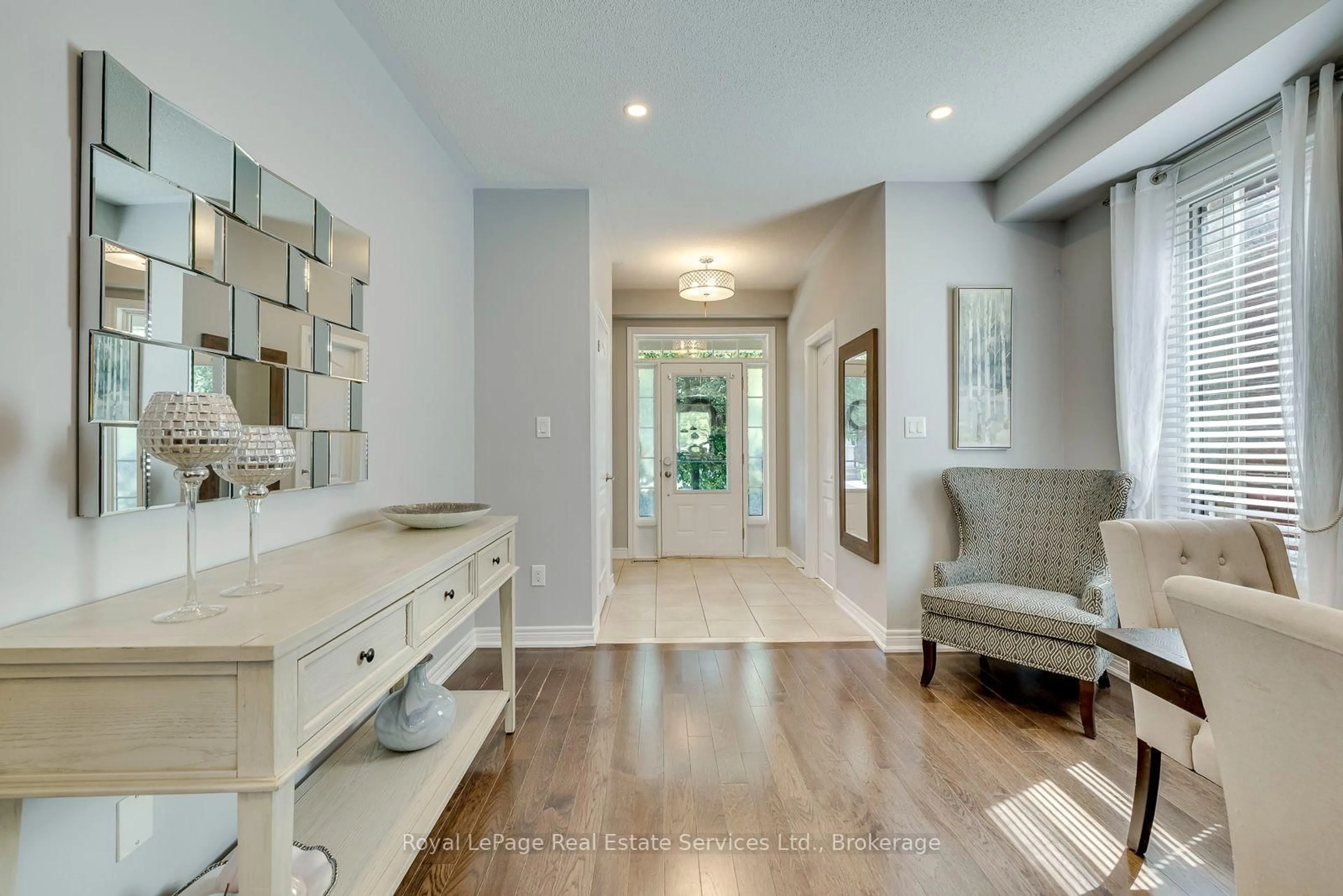 Indoor entryway for 23 Diamond Leaf Lane, Halton Hills Ontario L7G 0G7