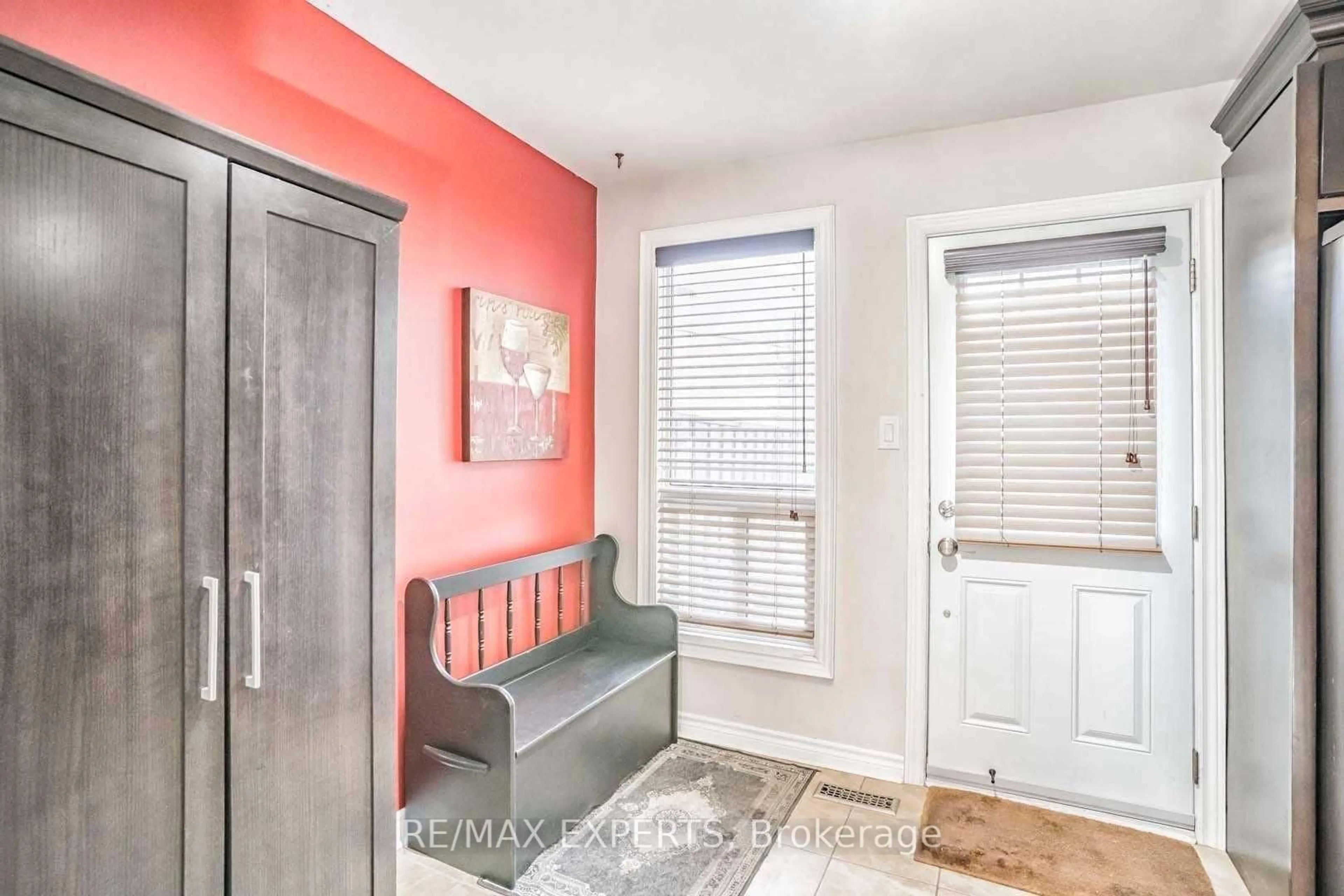 Indoor entryway for 101 Morley Cres, Brampton Ontario L6S 3K8