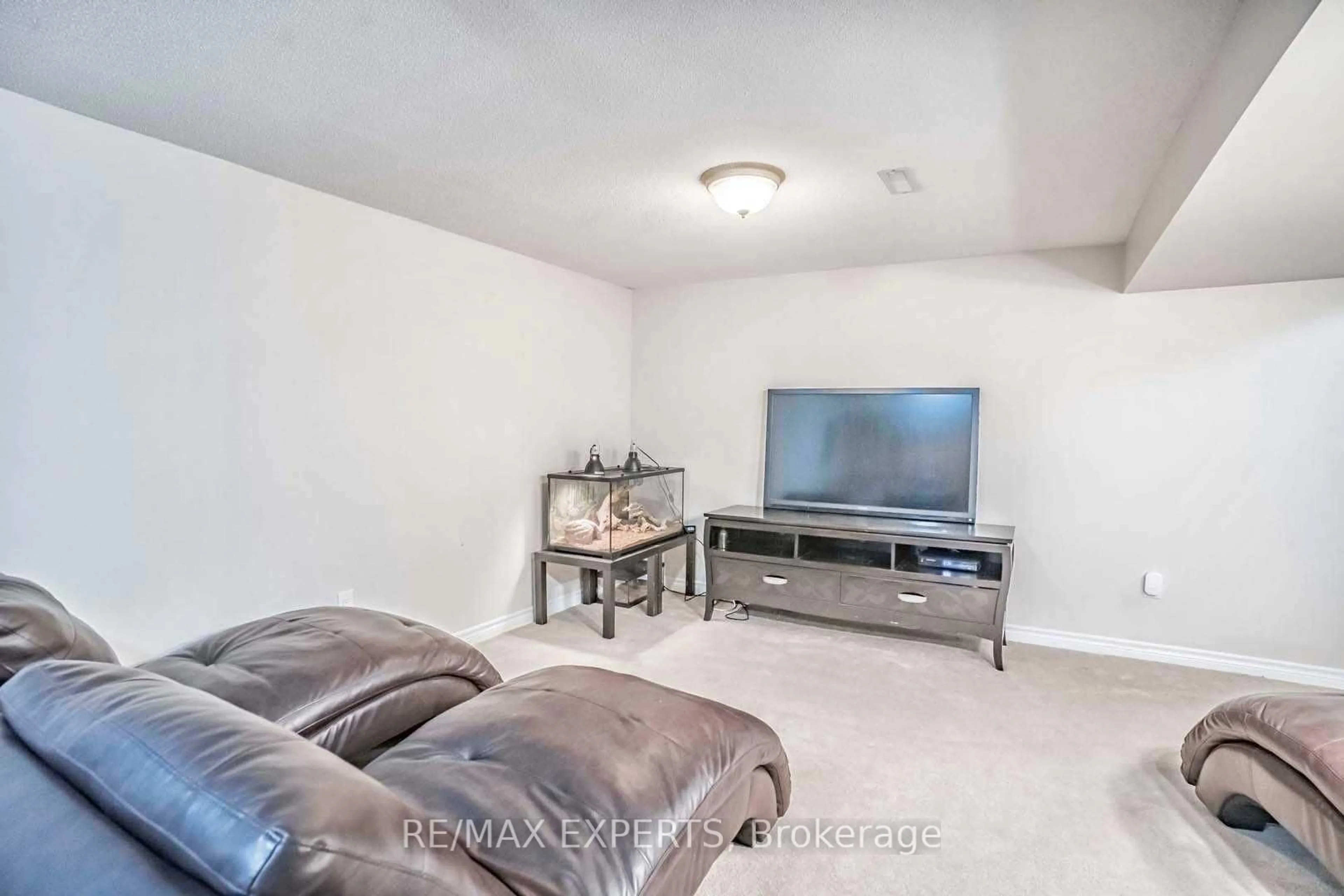 Home theater for 101 Morley Cres, Brampton Ontario L6S 3K8