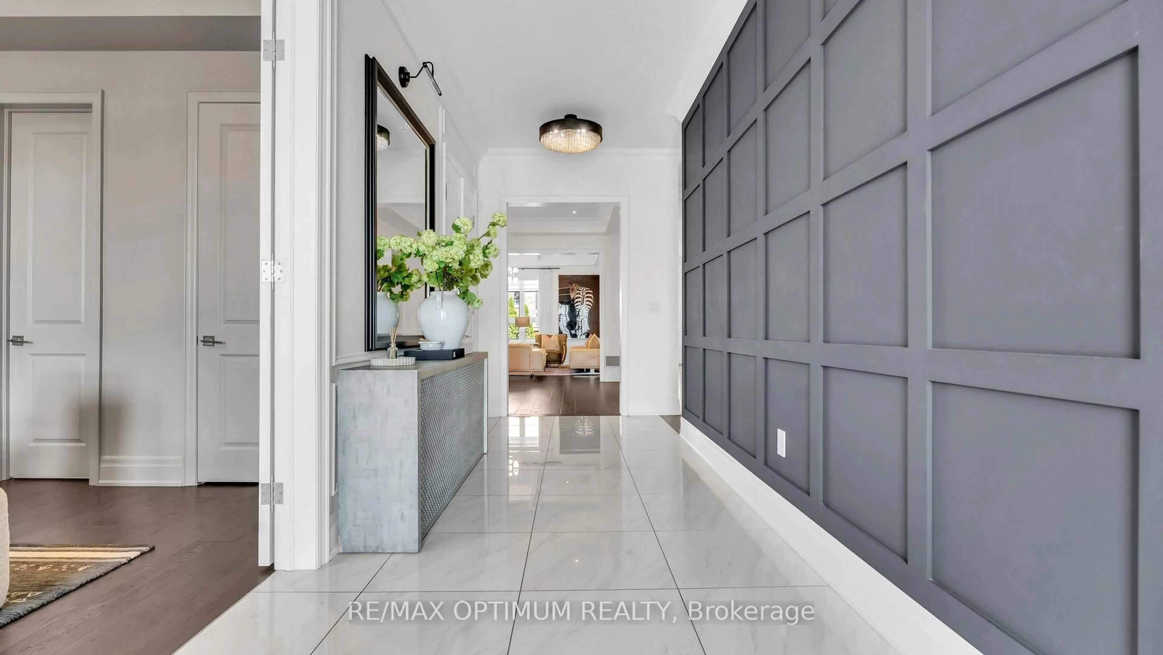 Indoor entryway for 16 Settlers Field Rd, Brampton Ontario L6X 5P2