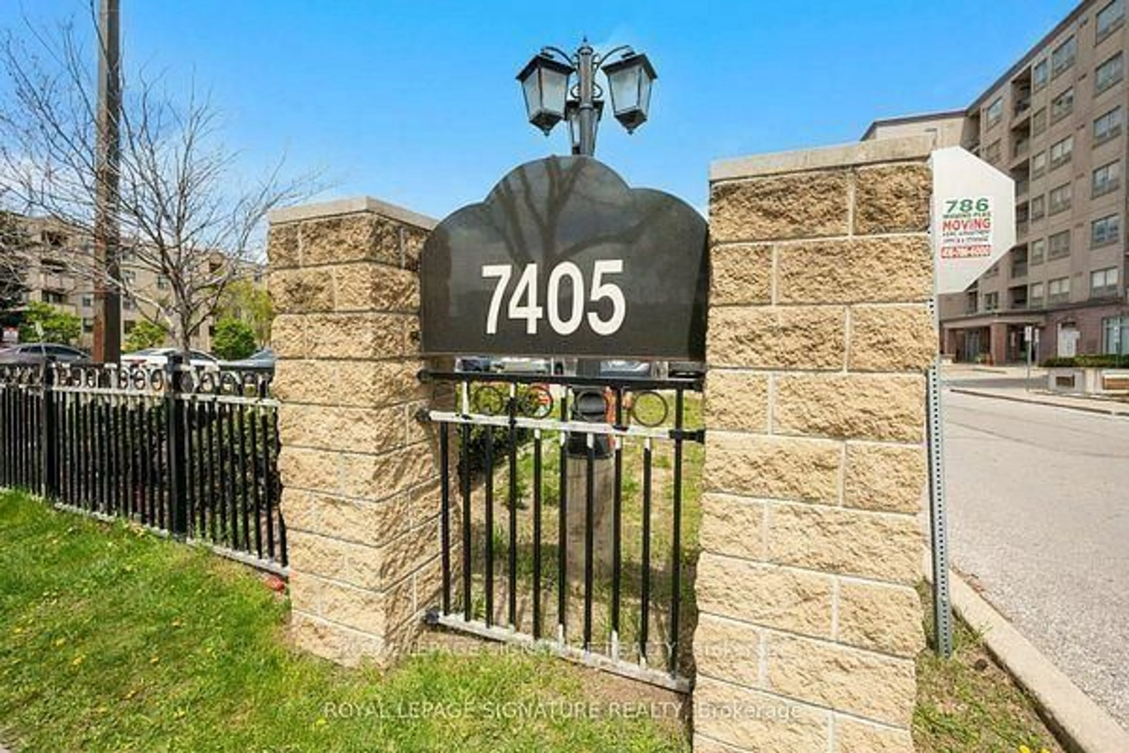 Indoor entryway for 7405 Goreway Dr #104, Mississauga Ontario L4T 0A3