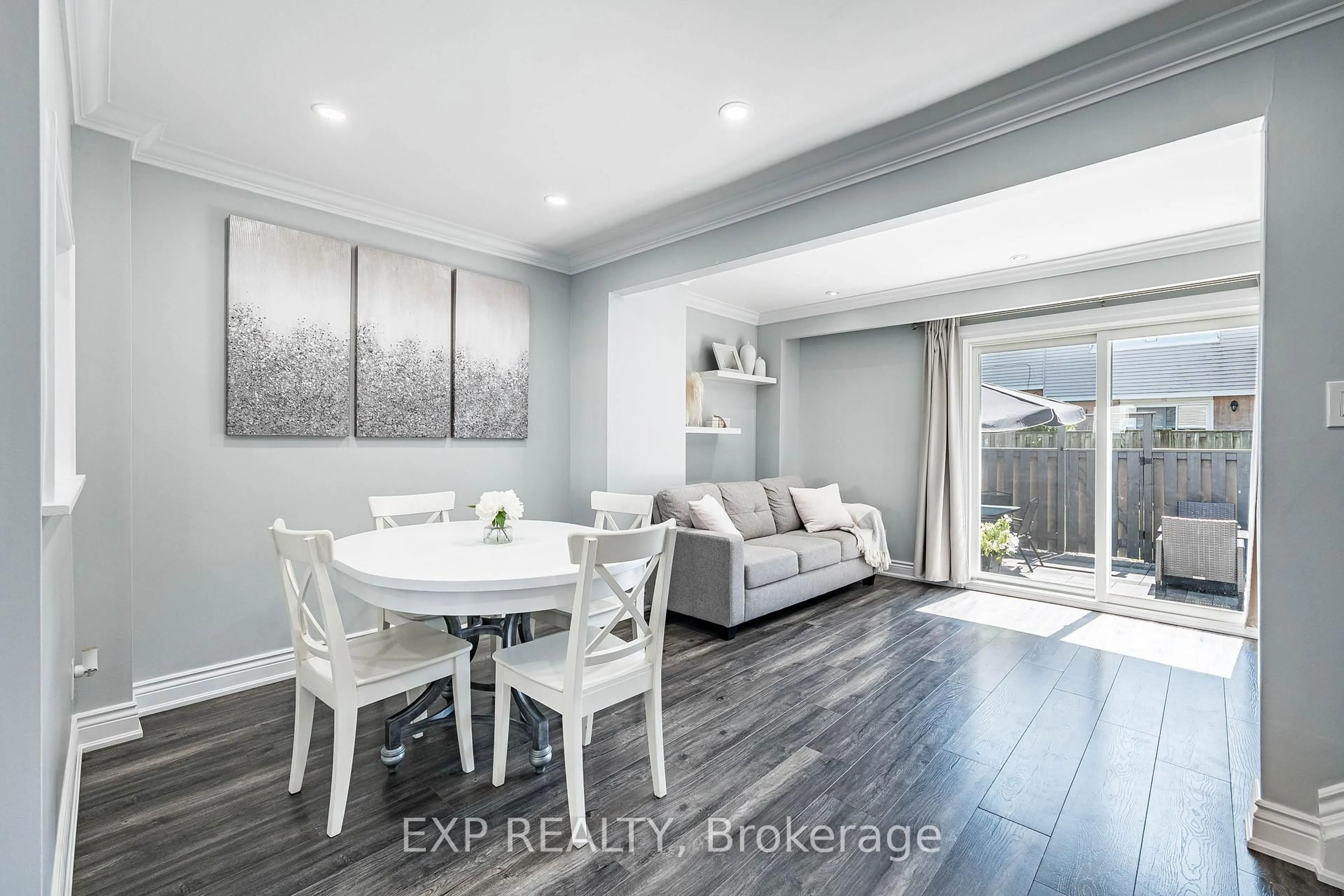 Living room with furniture, unknown for 400 Mississauga Valley Blvd #38, Mississauga Ontario L5A 3N6