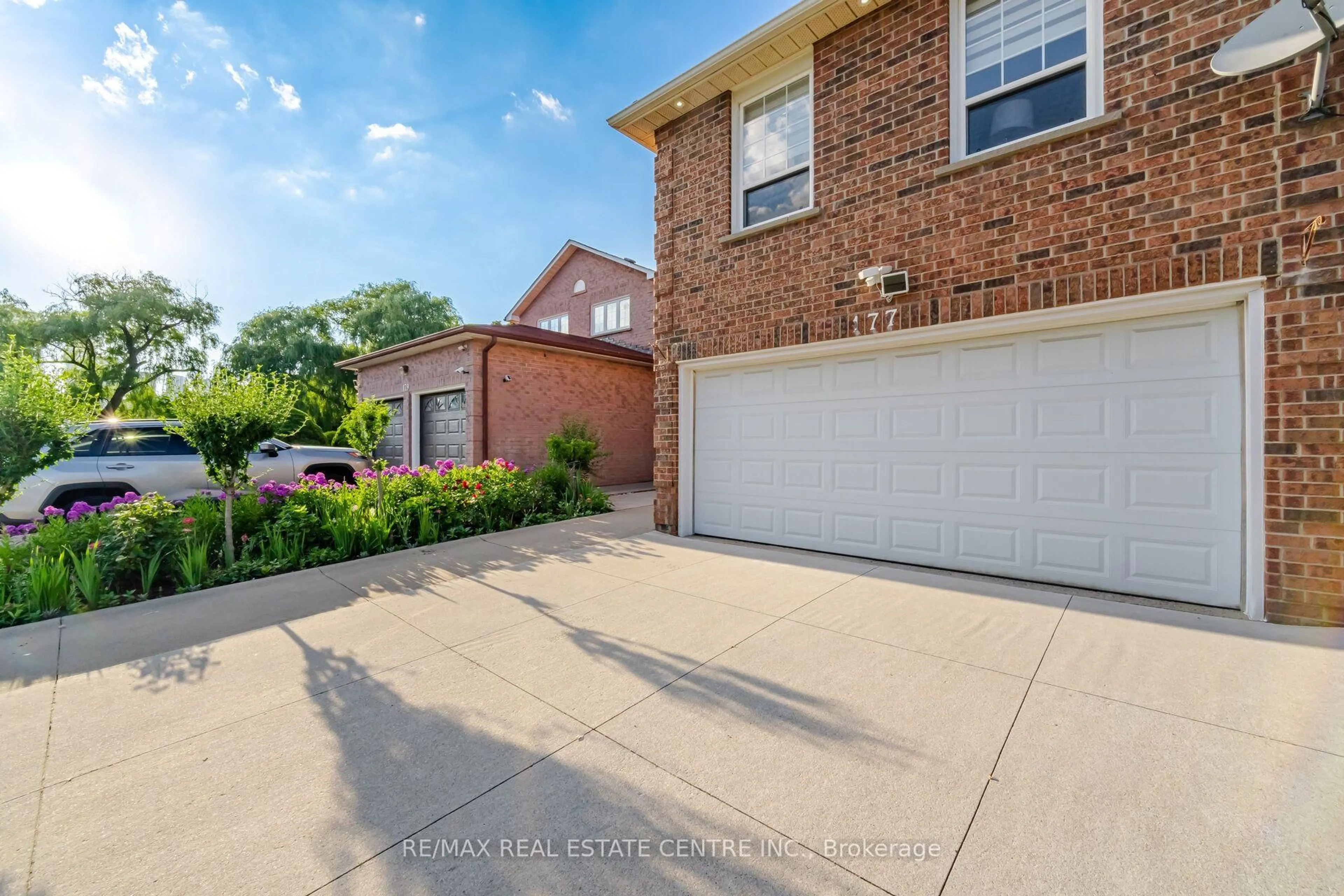 Home with brick exterior material, street for 177 Surbray Grve, Mississauga Ontario L5B 2E2