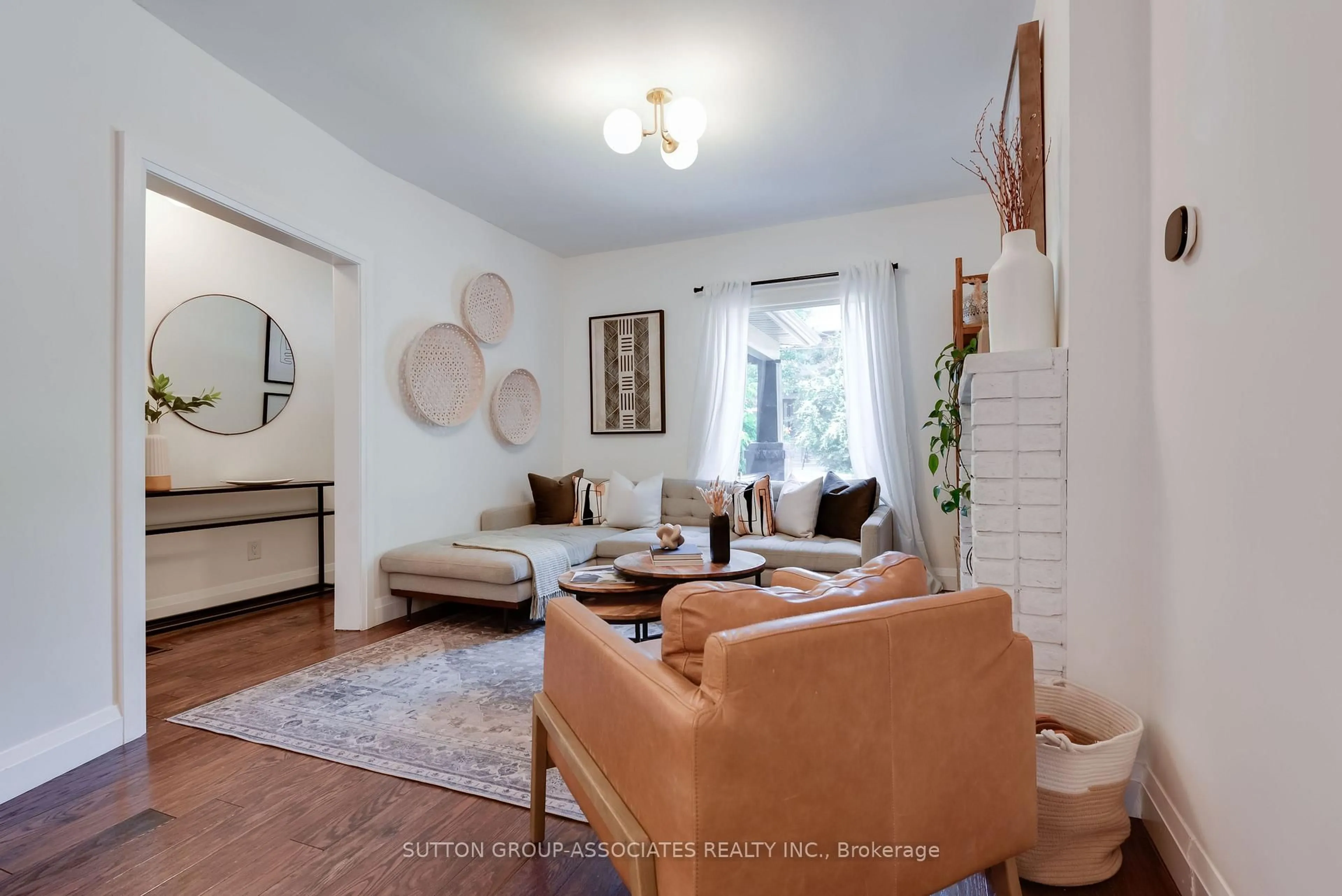 Living room with furniture, unknown for 37 Ashburnham Rd, Toronto Ontario M6H 2K4