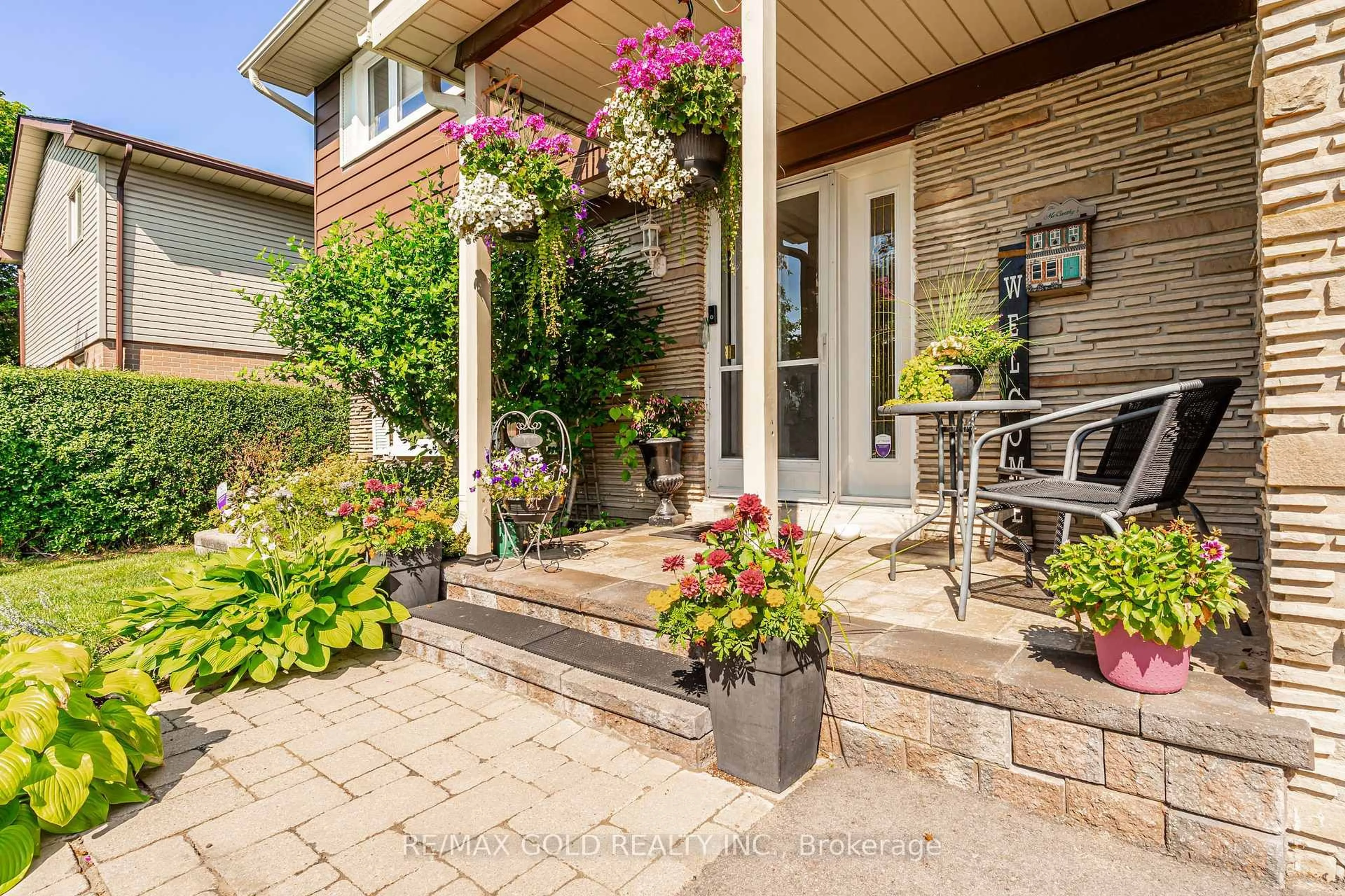 Patio, street for 86 Clarence St, Brampton Ontario L6W 1S7
