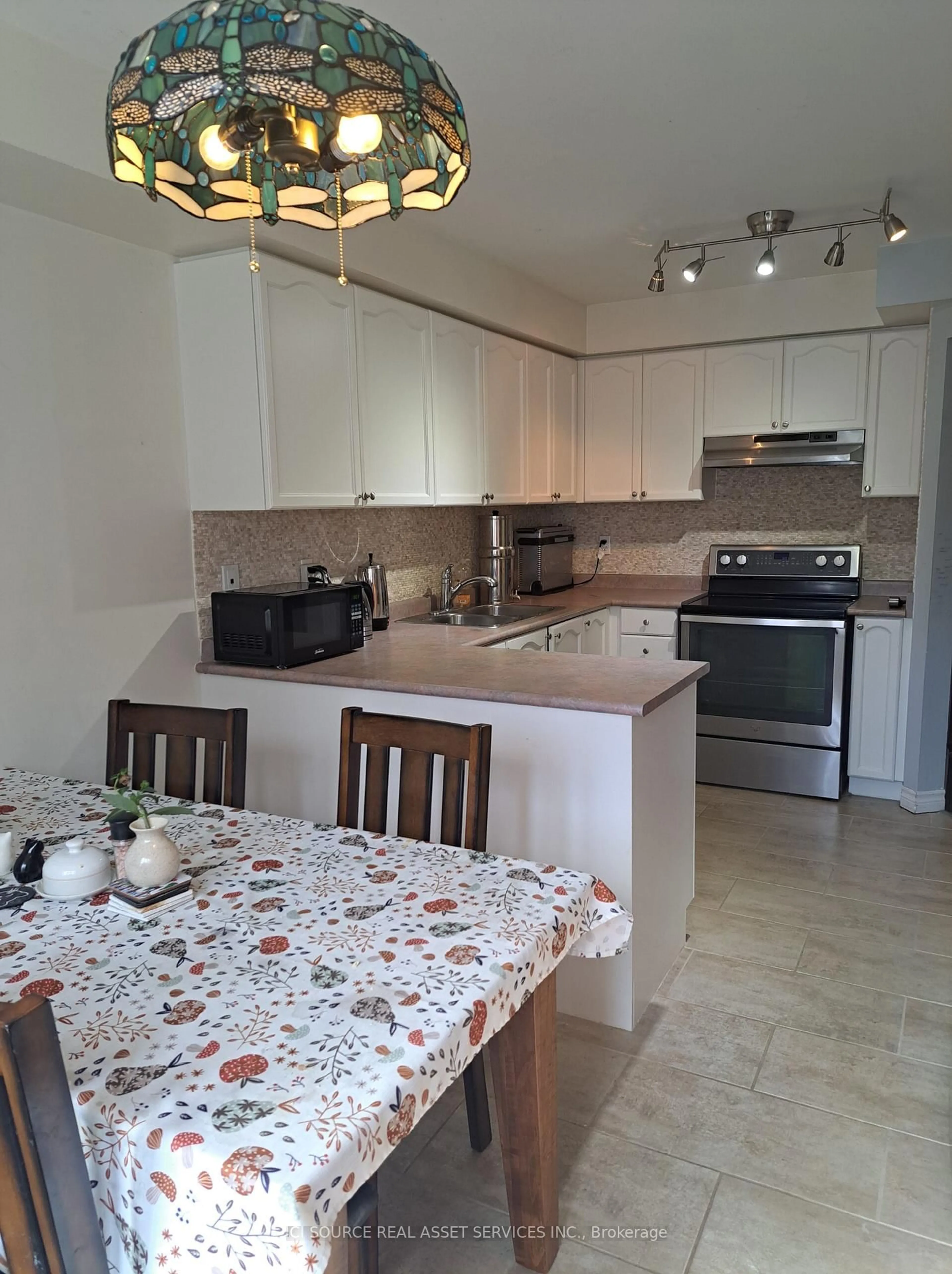 Open concept kitchen, unknown for 120 Railroad St #4, Brampton Ontario L6X 5A1